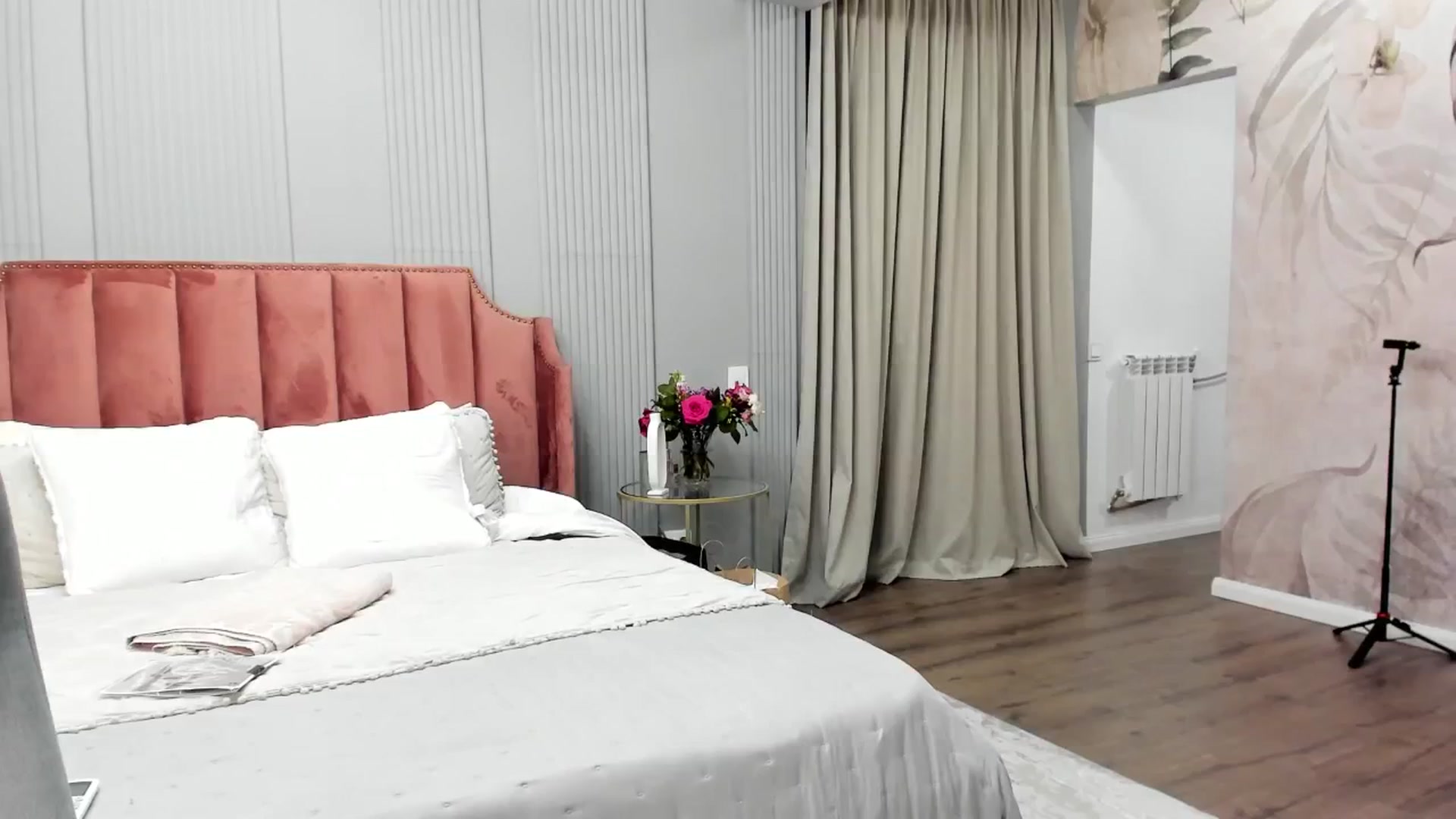 Gallery image thumbnail from NellieCutest's myfreecams stream on, 05/24/2025, 21:29 image 15 of 20
