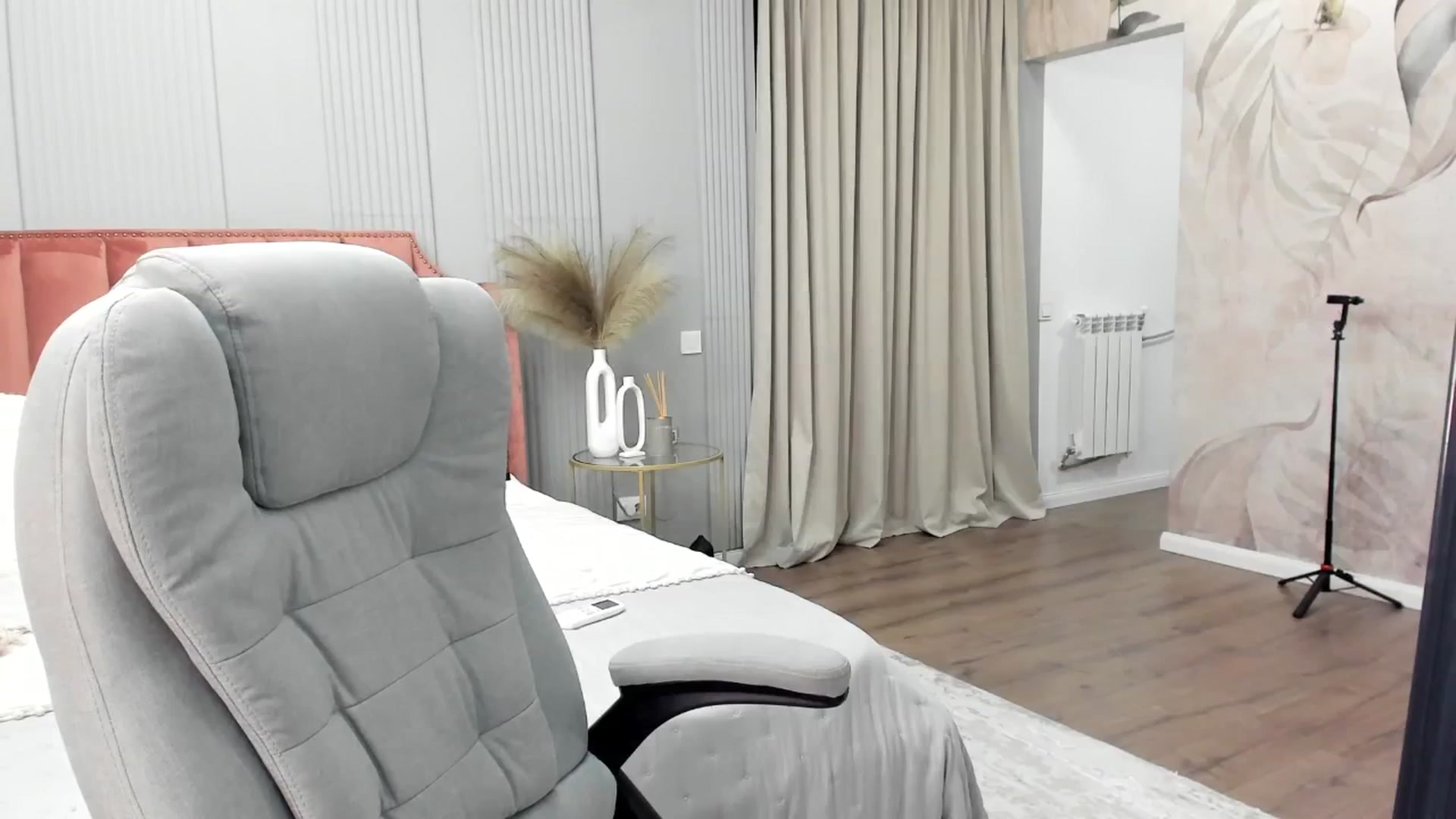 Gallery image thumbnail from NellieCutest's myfreecams stream on, 05/29/2025, 21:53 image 13 of 20