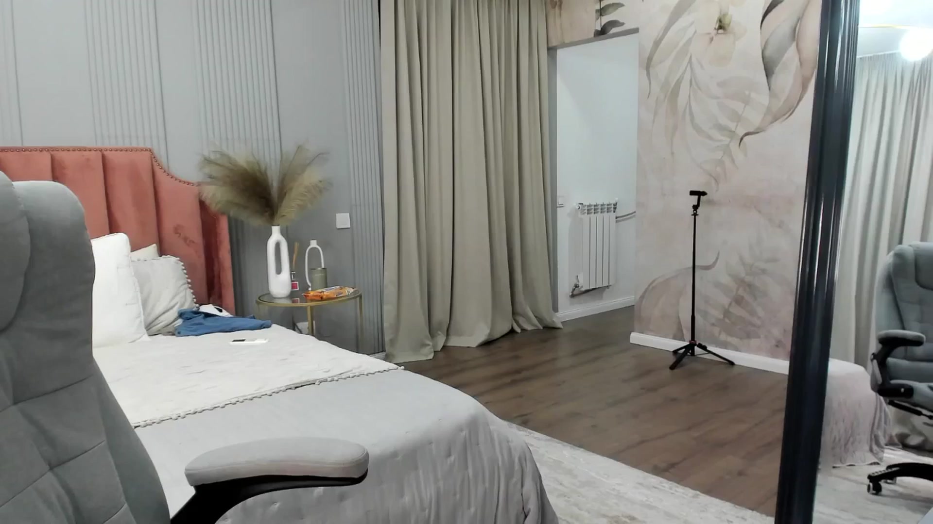 Gallery image thumbnail from NellieCutest's myfreecams stream on, 06/01/2025, 22:09 image 14 of 20
