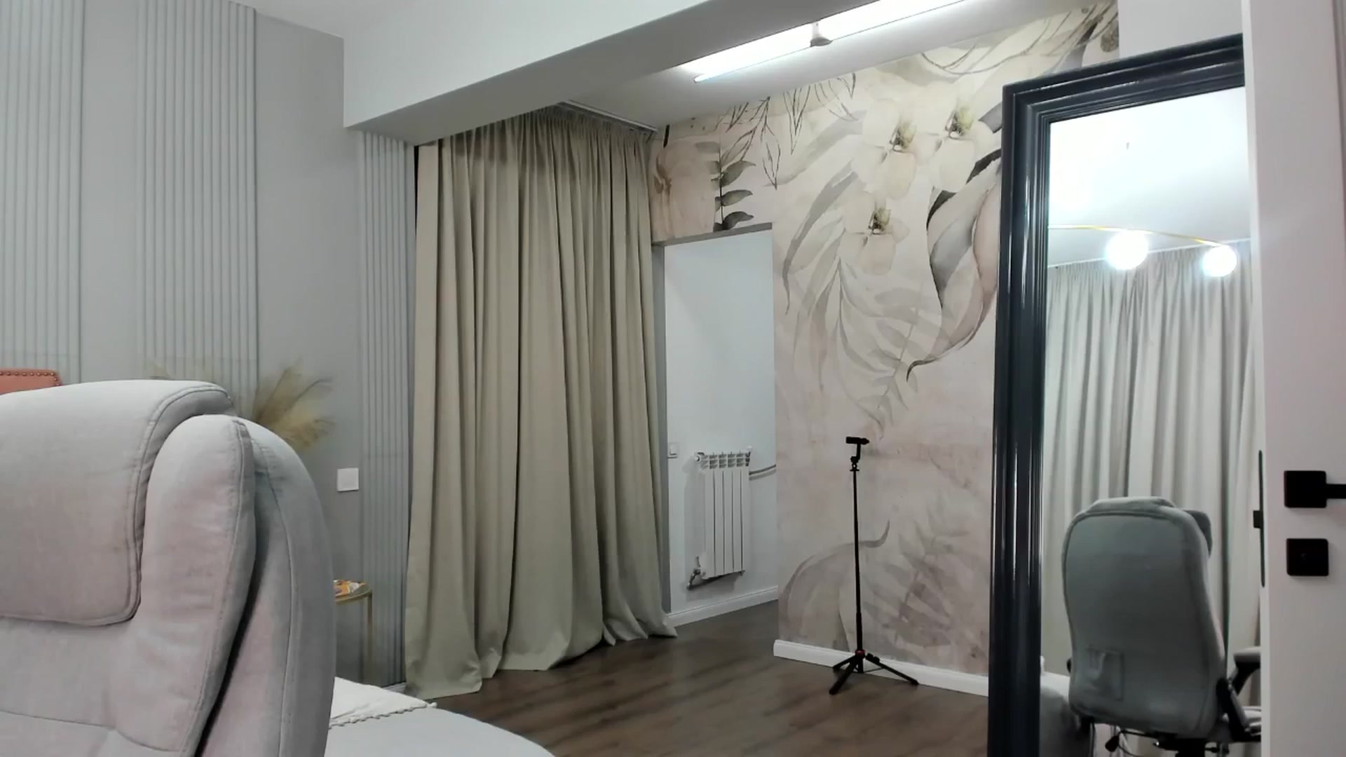 Gallery image thumbnail from NellieCutest's myfreecams stream on, 06/01/2025, 22:09 image 10 of 20