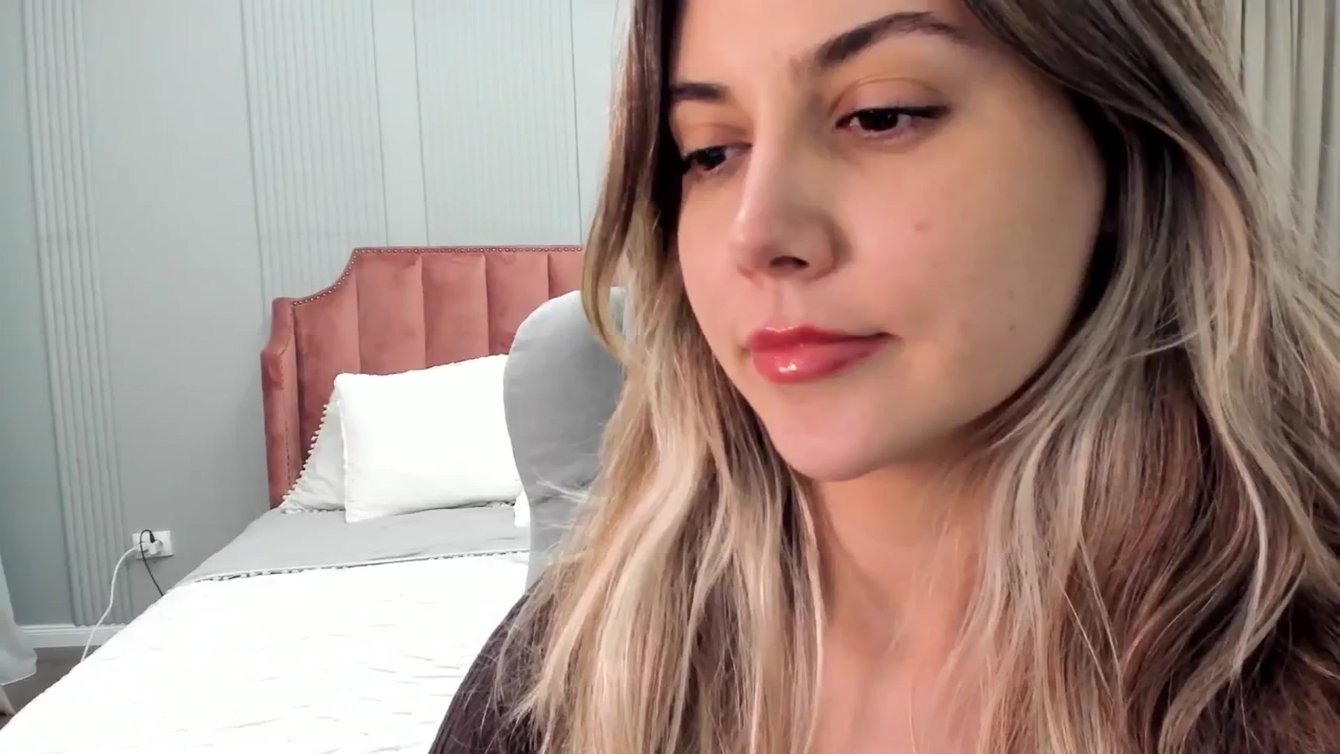 Gallery image thumbnail from NellieCutest's myfreecams stream on, 06/08/2025, 22:15 image 5 of 20