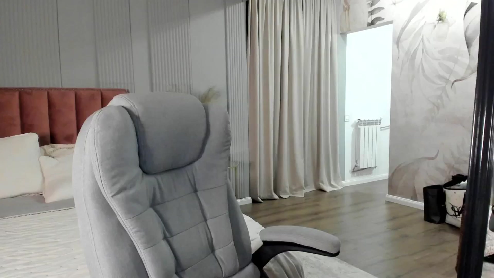 Gallery image thumbnail from NellieCutest's myfreecams stream on, 06/08/2025, 22:15 image 14 of 20