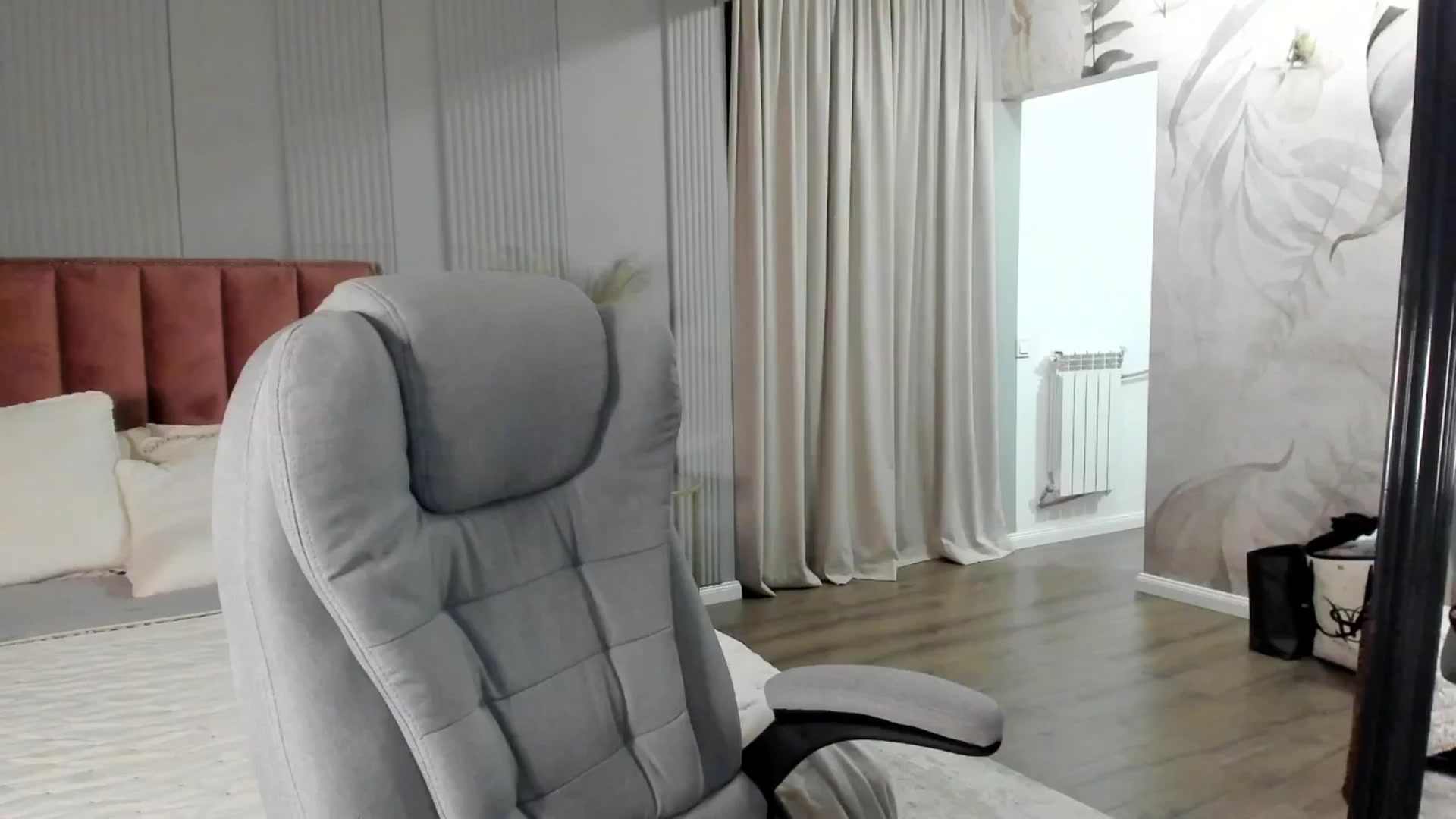 Gallery image thumbnail from NellieCutest's myfreecams stream on, 06/08/2025, 22:15 image 15 of 20
