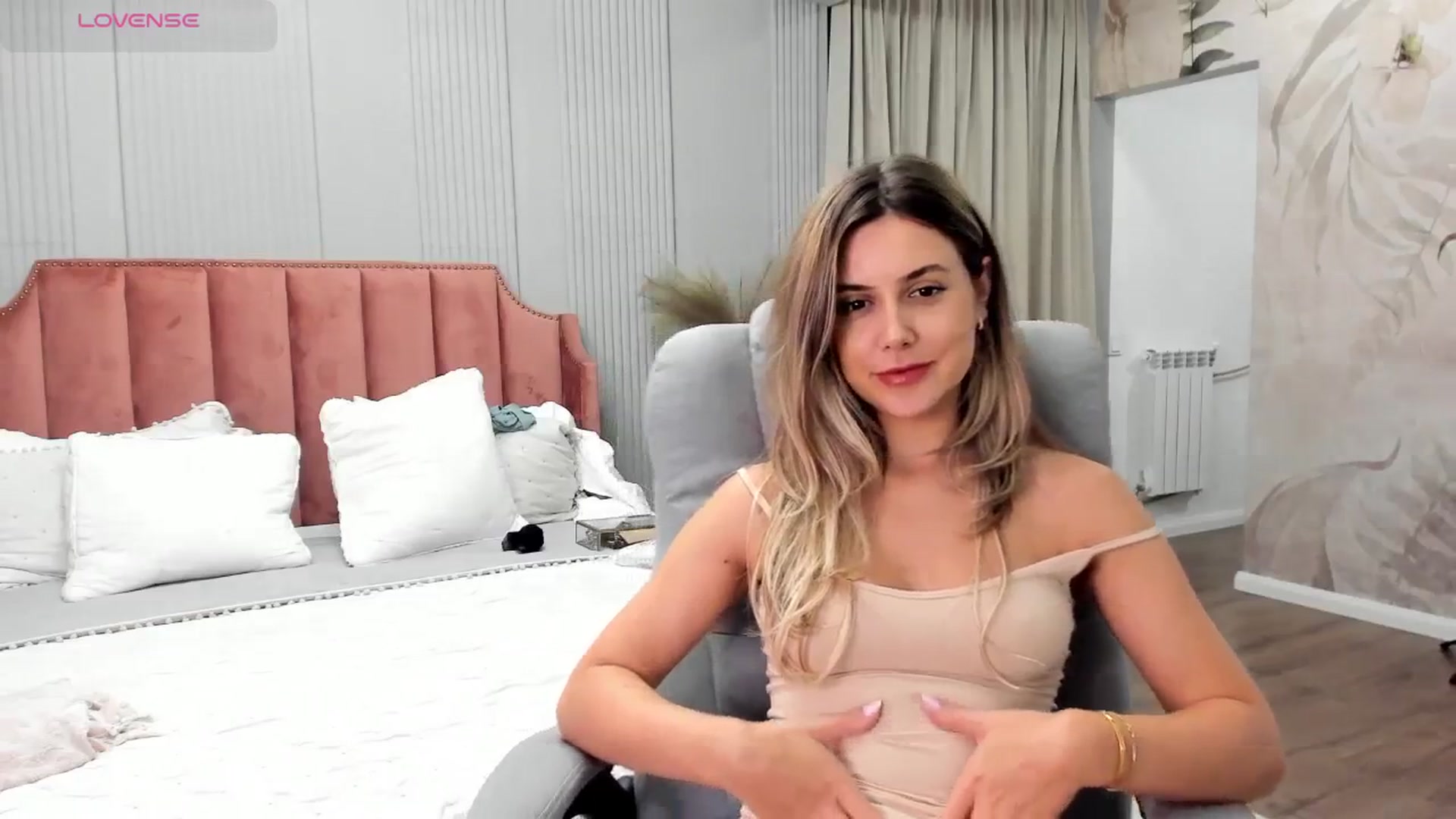 Gallery image thumbnail from NellieCutest's myfreecams stream on, 07/31/2025, 22:17 image 19 of 20