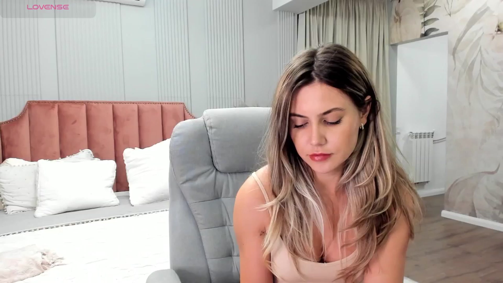 Gallery image thumbnail from NellieCutest's myfreecams stream on, 07/31/2025, 22:17 image 14 of 20