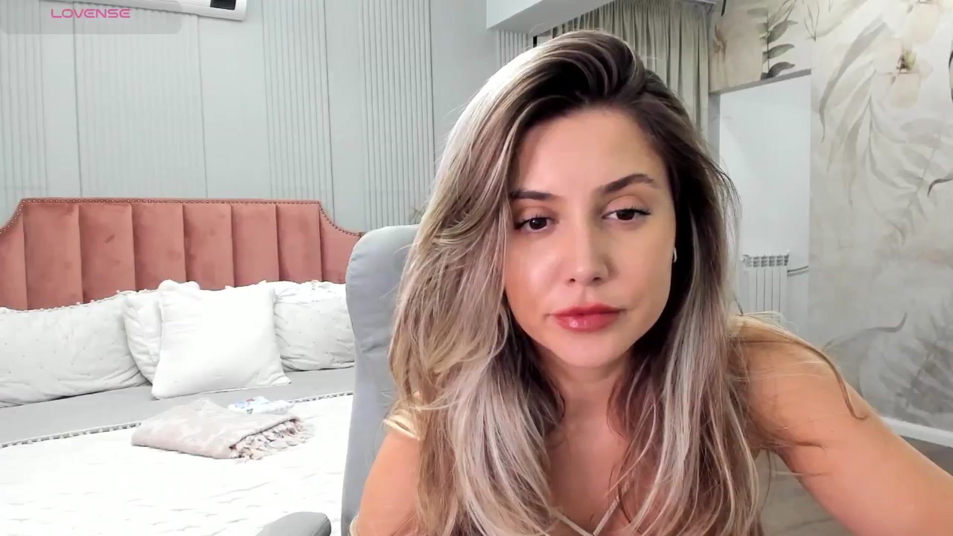 Gallery image thumbnail from NellieCutest's myfreecams stream on, 08/01/2025, 19:23 image 13 of 20