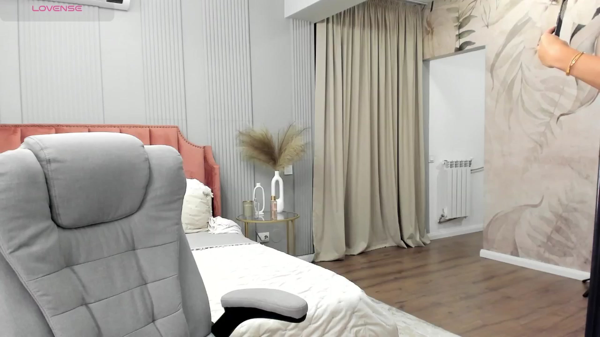 Gallery image thumbnail from NellieCutest's myfreecams stream on, 08/01/2025, 19:23 image 8 of 20