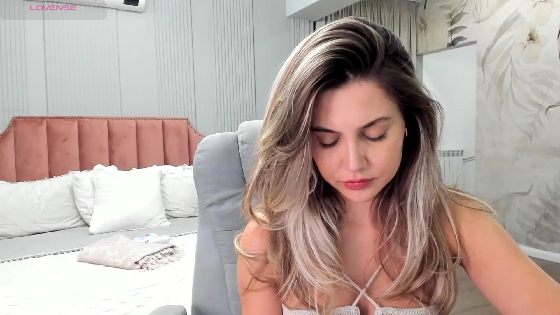 Gallery image thumbnail from NellieCutest's myfreecams stream on, 08/01/2025, 19:23 image 11 of 20