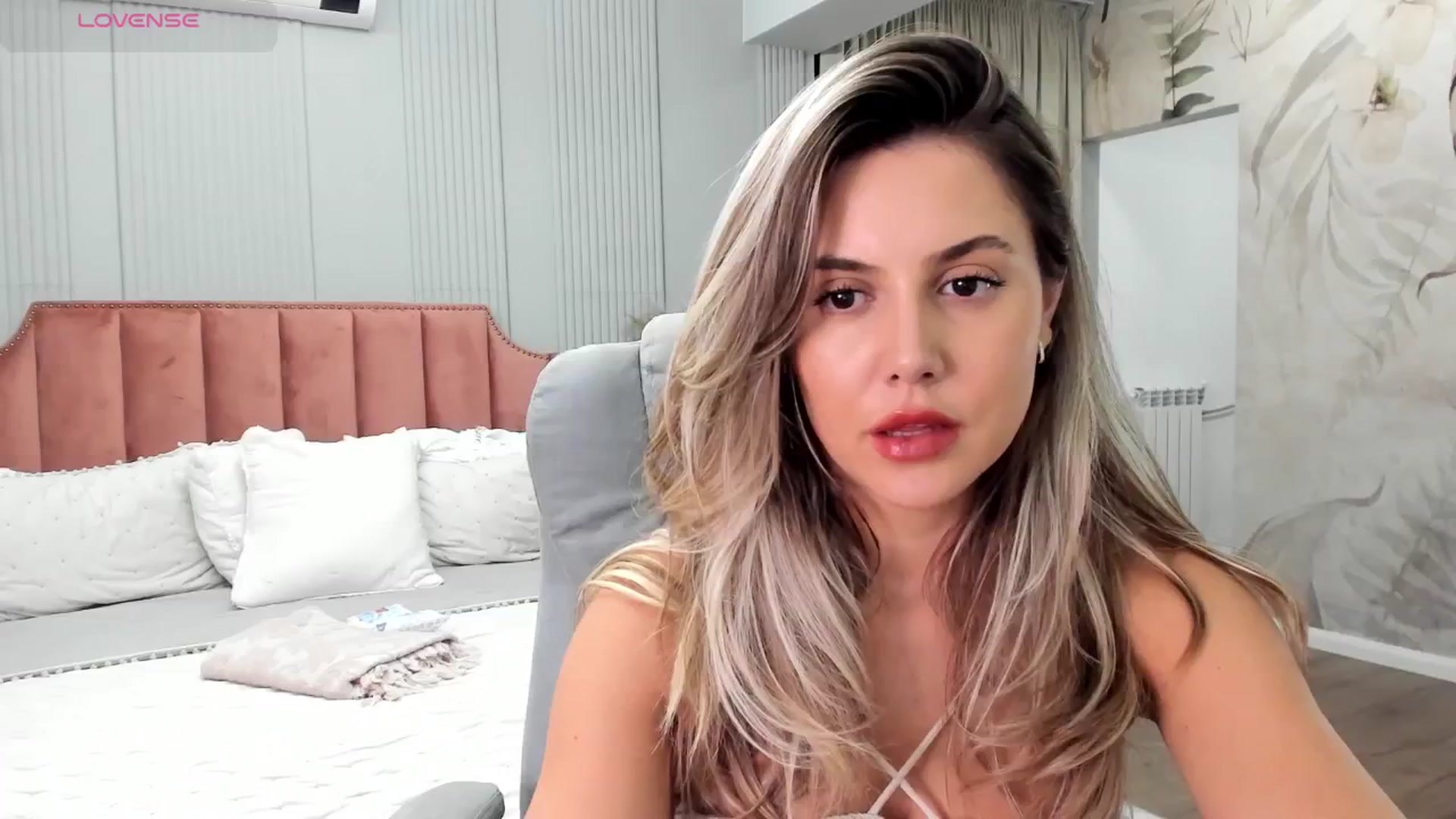 Gallery image thumbnail from NellieCutest's myfreecams stream on, 08/01/2025, 19:23 image 14 of 20