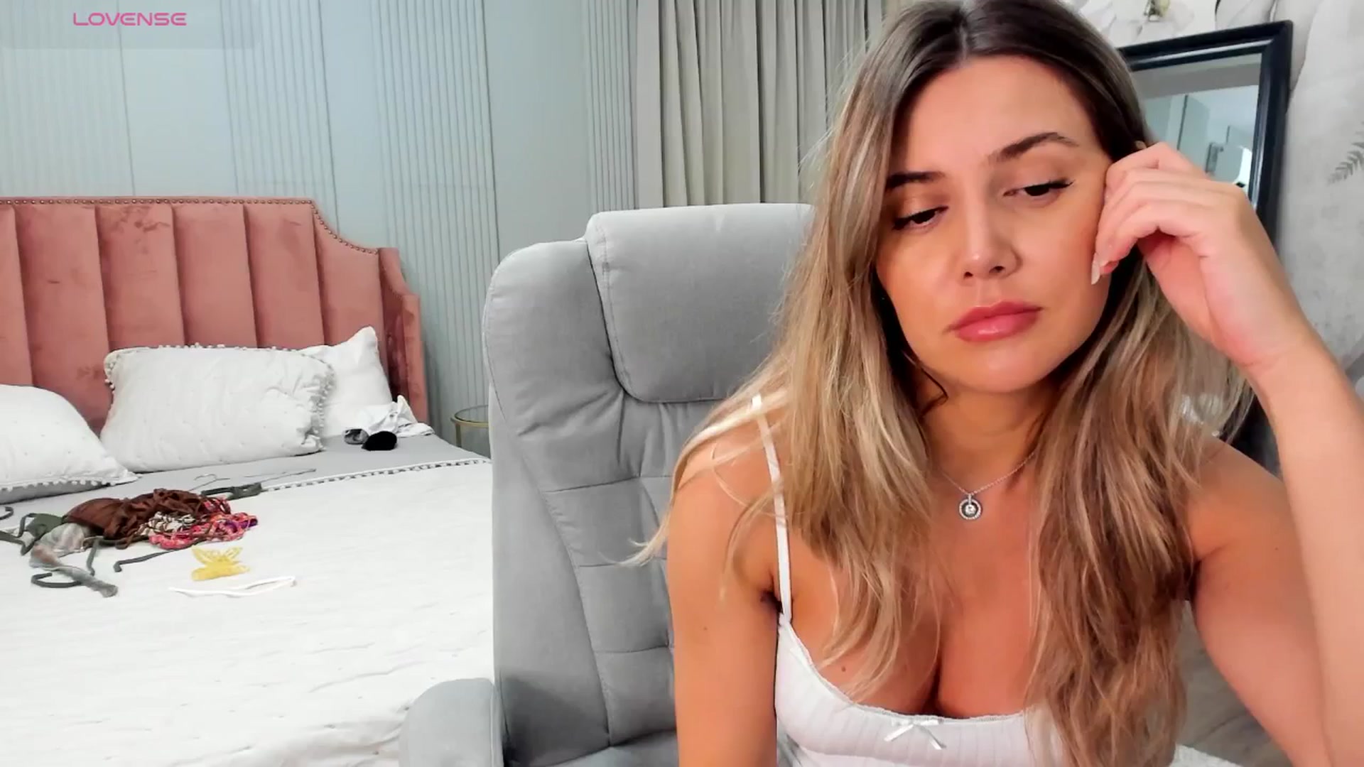Gallery image thumbnail from NellieCutest's myfreecams stream on, 09/07/2025, 22:03 image 15 of 20