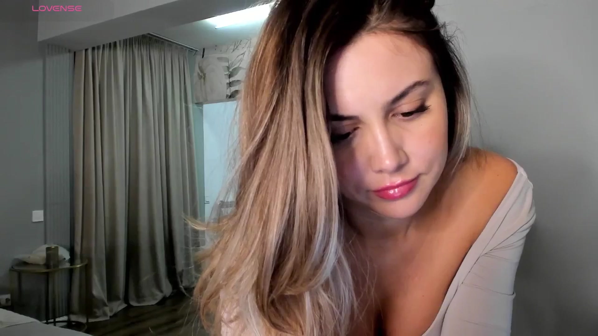 Gallery image thumbnail from NellieCutest's myfreecams stream on, 09/25/2025, 21:32 image 17 of 20
