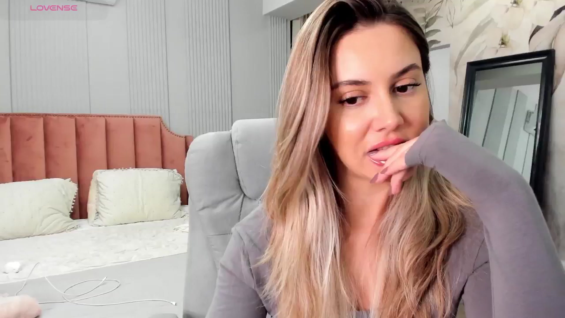 Gallery image thumbnail from NellieCutest's myfreecams stream on, 10/09/2025, 20:02 image 5 of 20