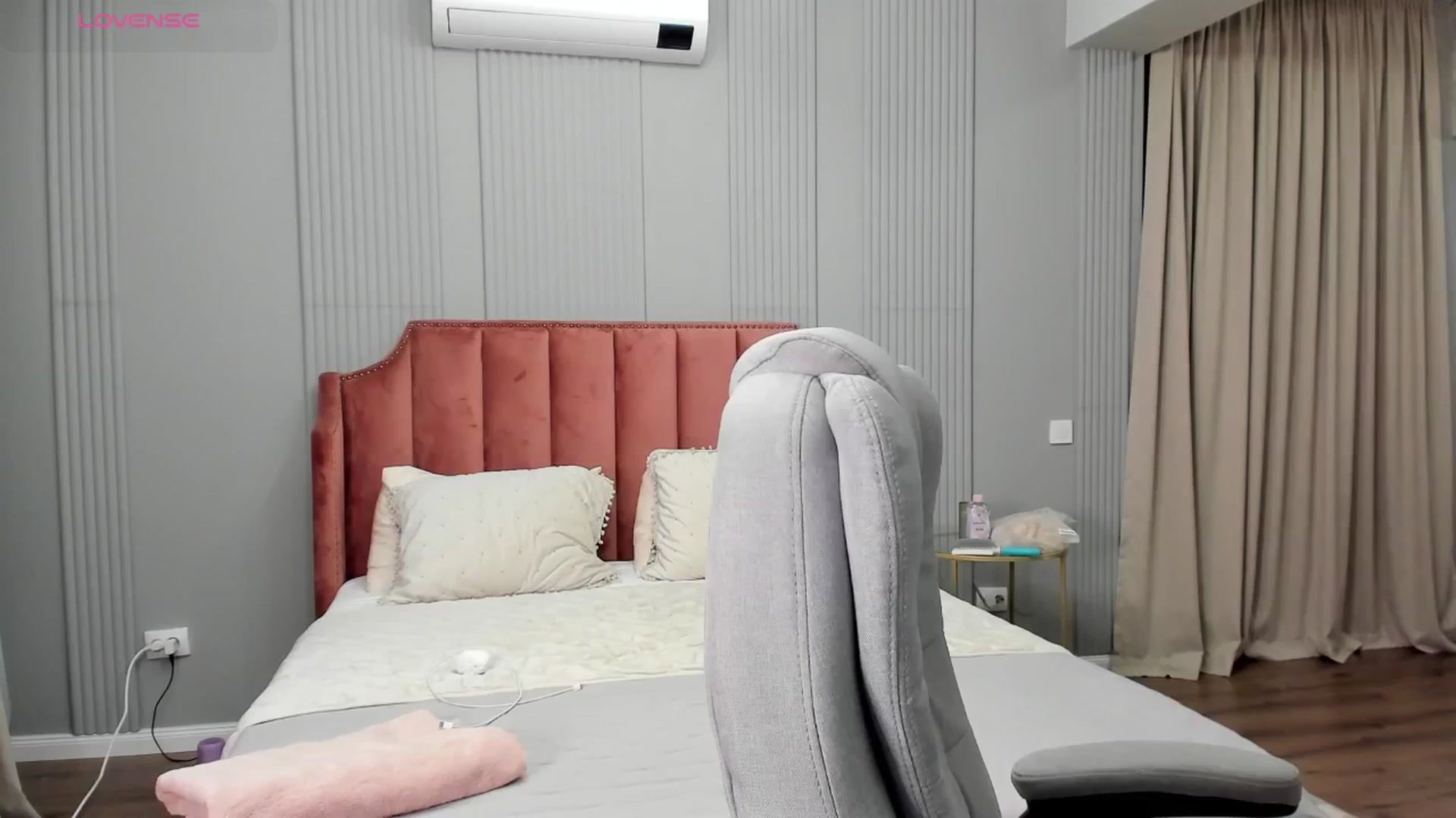 Gallery image thumbnail from NellieCutest's myfreecams stream on, 10/09/2025, 21:30 image 13 of 20