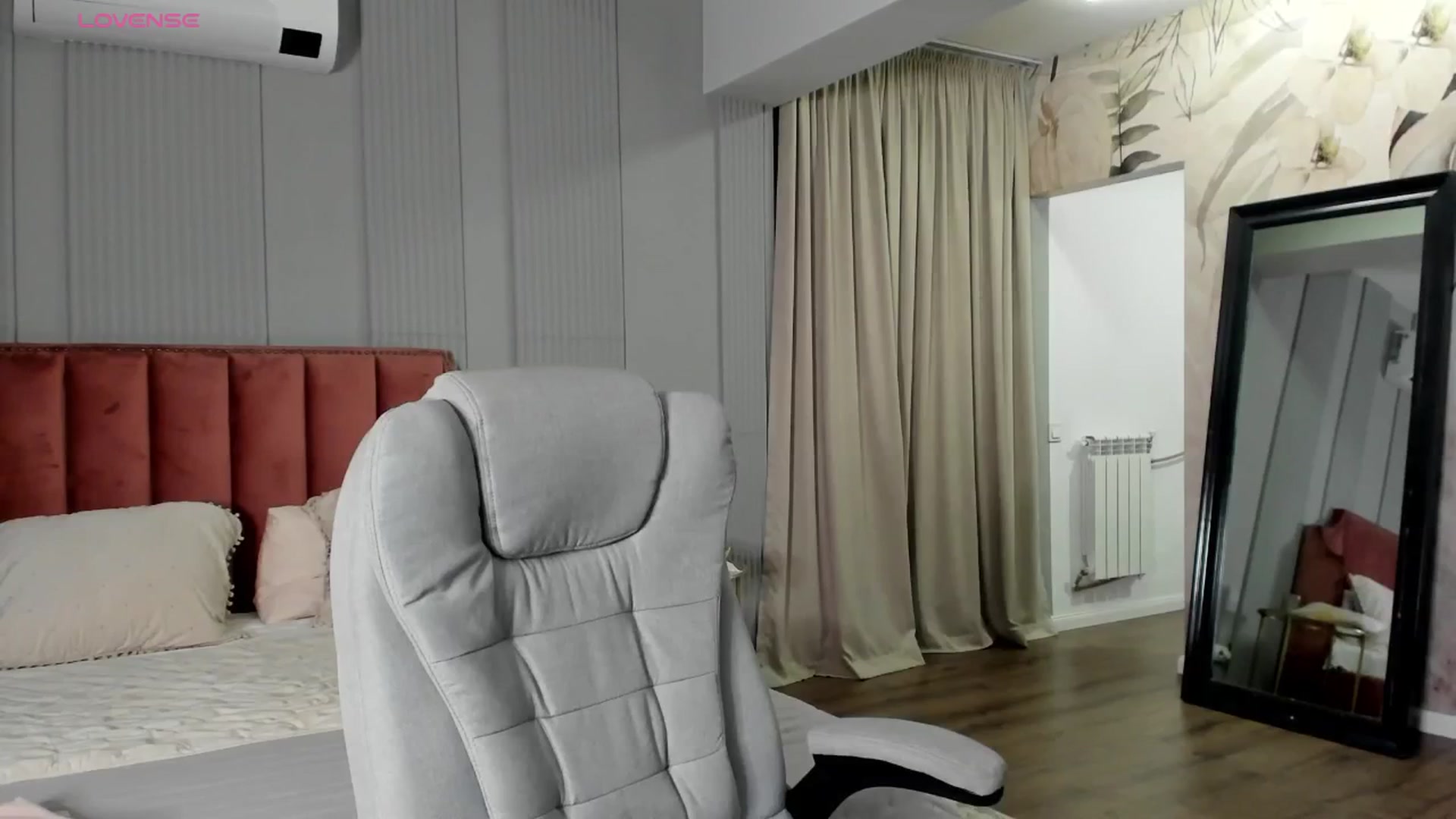 Gallery image thumbnail from NellieCutest's myfreecams stream on, 10/11/2025, 21:26 image 16 of 20