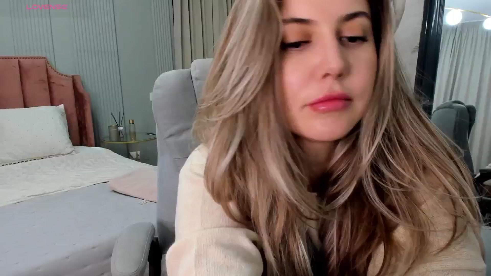 Gallery image thumbnail from NellieCutest's myfreecams stream on, 10/31/2025, 23:18 image 7 of 20