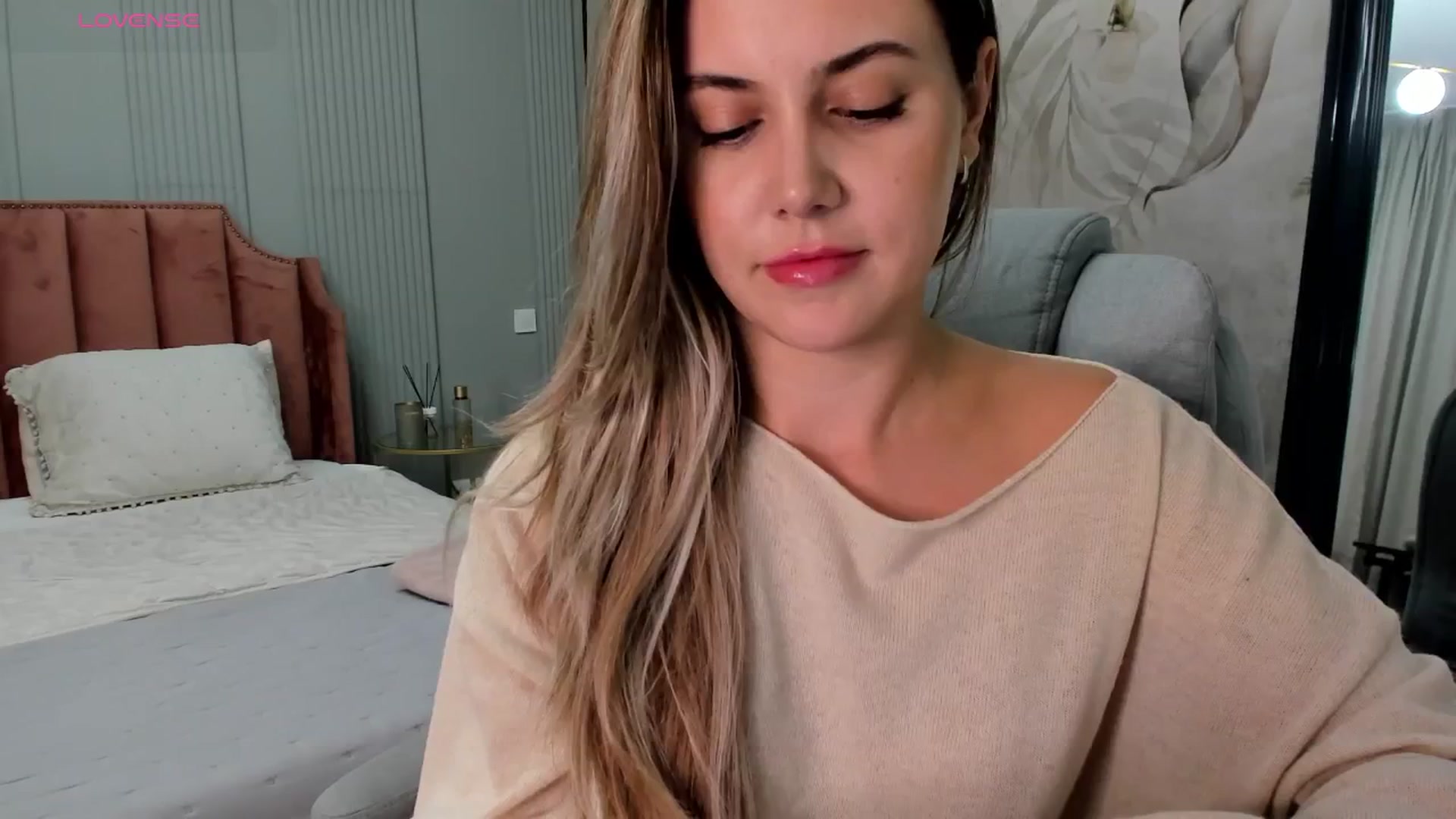 Gallery image thumbnail from NellieCutest's myfreecams stream on, 10/31/2025, 23:18 image 3 of 20
