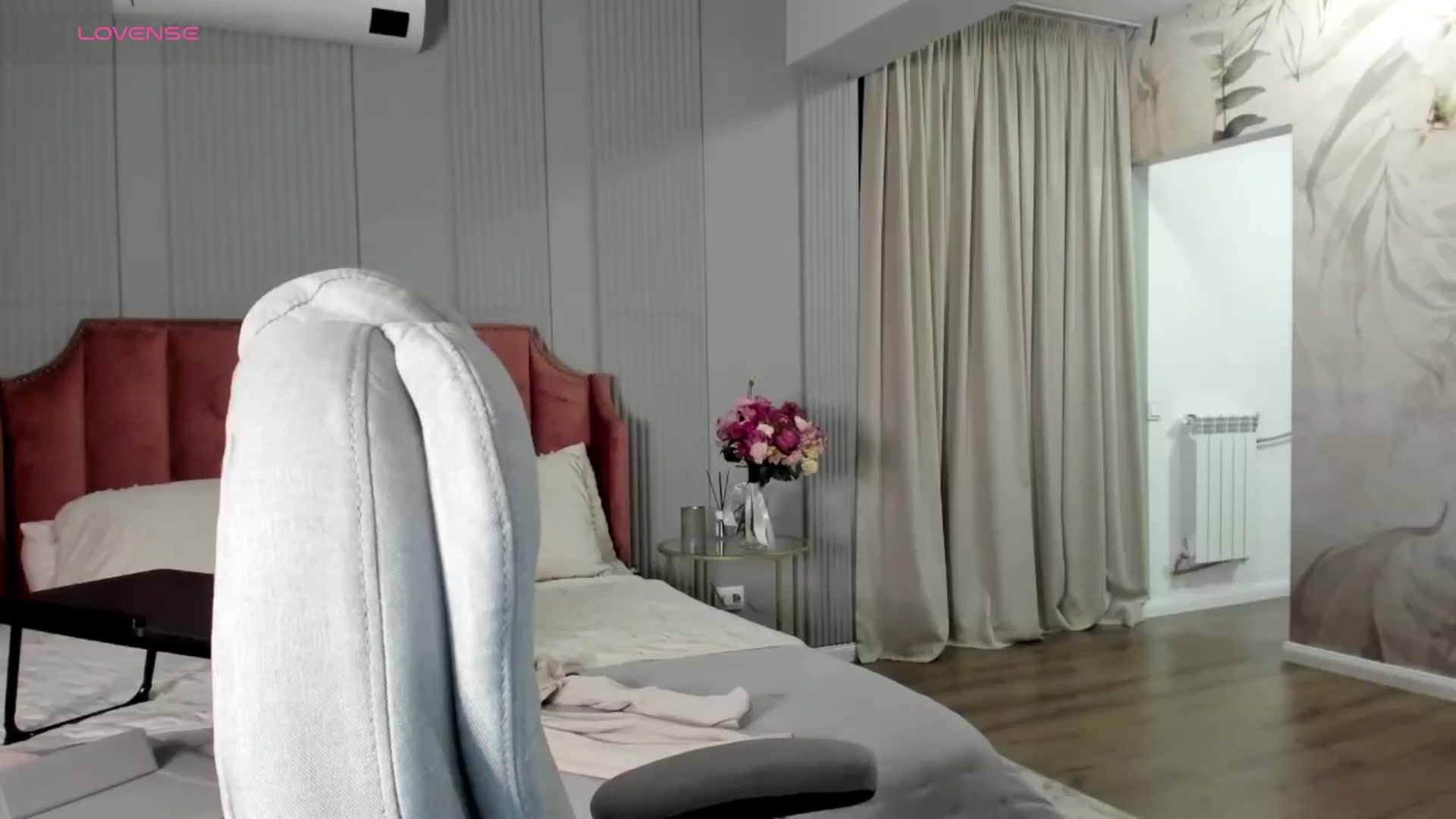 Gallery image thumbnail from NellieCutest's myfreecams stream on, 11/21/2025, 23:48 image 11 of 20