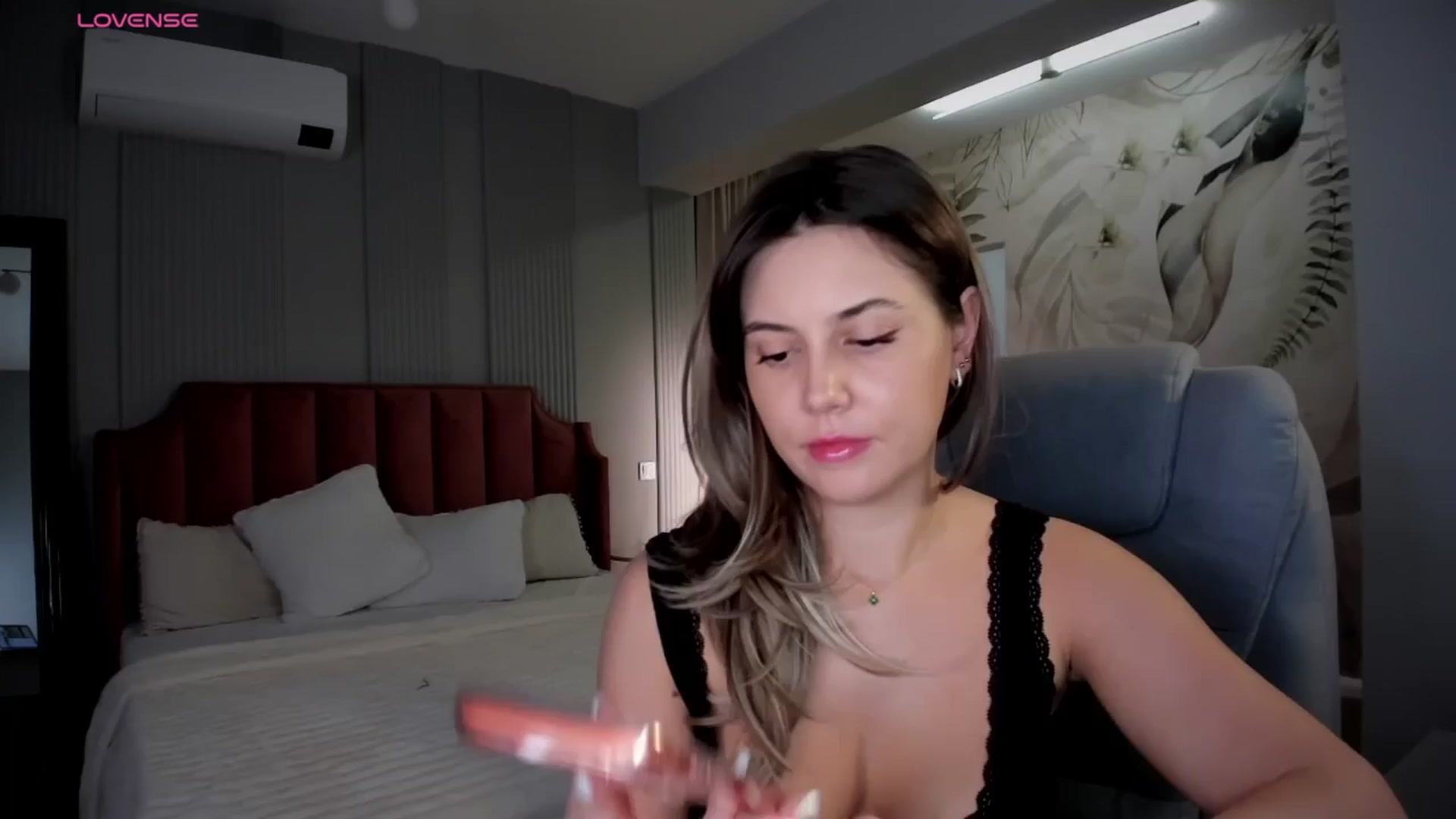 Gallery image thumbnail from NellieCutest's myfreecams stream on, 12/05/2025, 23:56 image 2 of 20