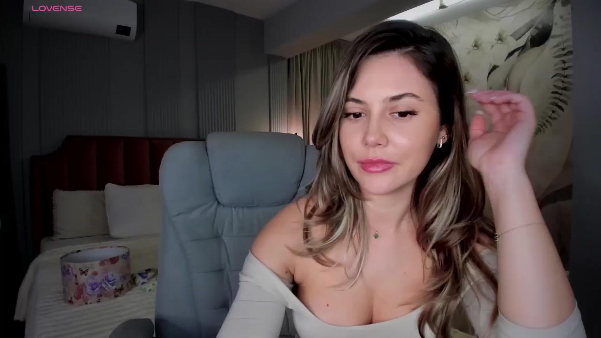 Gallery image thumbnail from NellieCutest's myfreecams stream on, 12/12/2025, 23:57 image 6 of 20