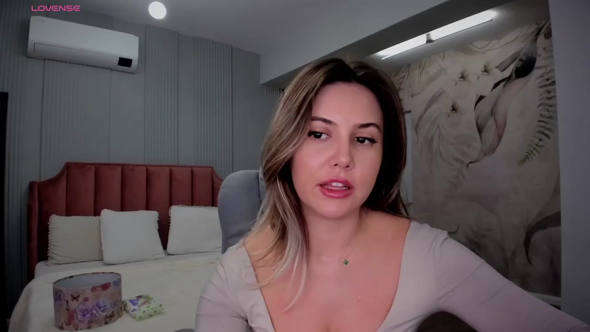 Gallery image thumbnail from NellieCutest's myfreecams stream on, 12/12/2025, 23:57 image 1 of 20