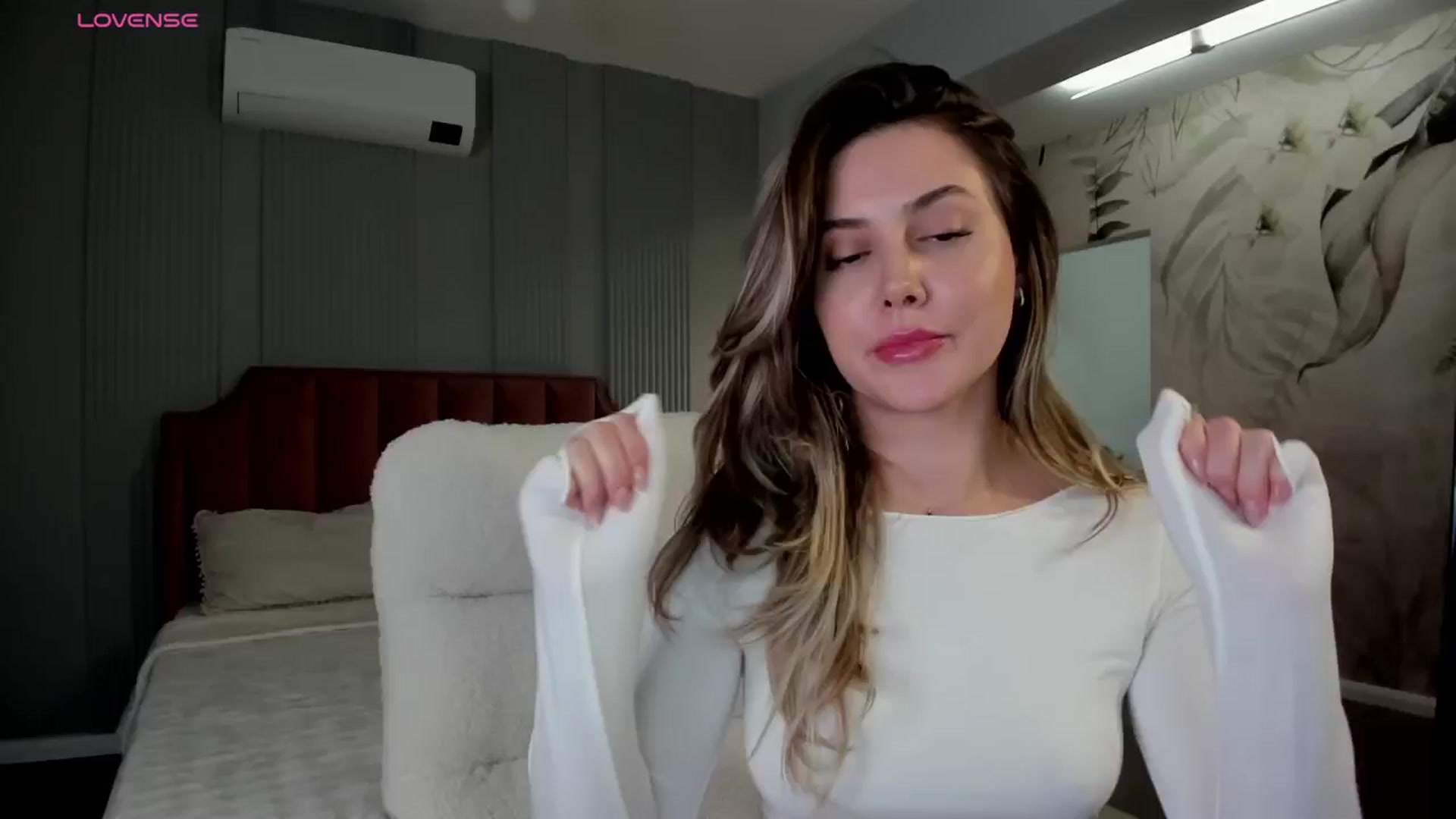 Gallery image thumbnail from NellieCutest's myfreecams stream on, 01/22/2026, 22:46 image 15 of 20