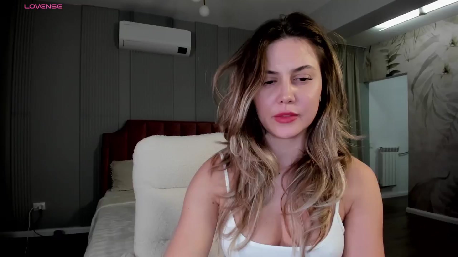 Gallery image thumbnail from NellieCutest's myfreecams stream on, 01/29/2026, 23:33 image 1 of 20