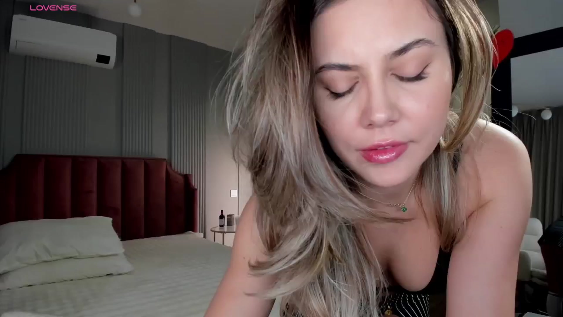 Gallery image thumbnail from NellieCutest's myfreecams stream on, 02/07/2026, 23:33 image 4 of 20