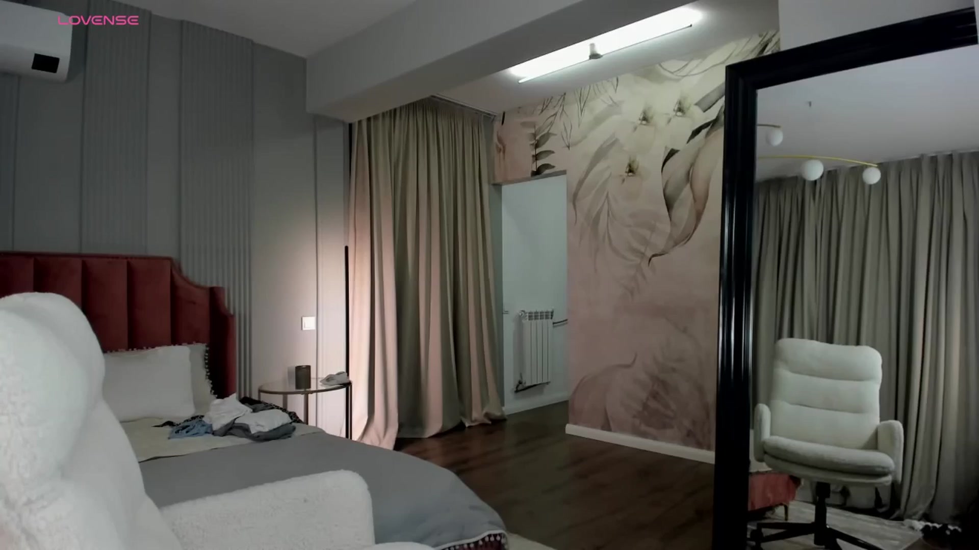Gallery image thumbnail from NellieCutest's myfreecams stream on, 04/18/2026, 21:31 image 11 of 20