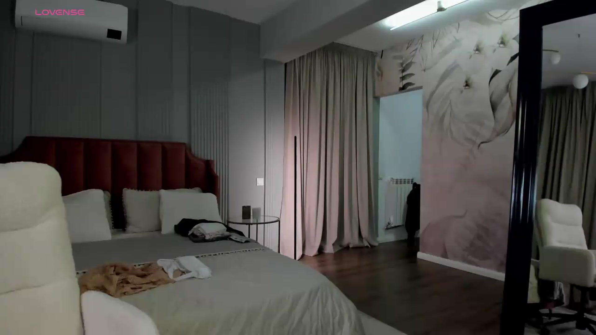 Gallery image thumbnail from NellieCutest's myfreecams stream on, 05/19/2026, 22:29 image 17 of 20