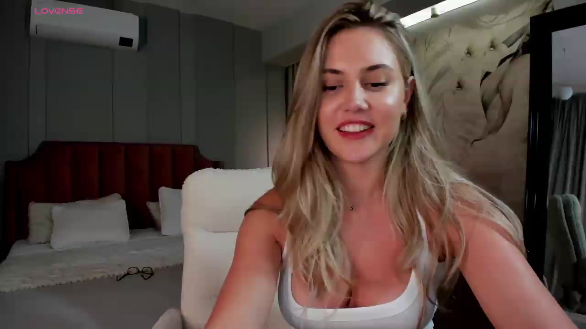 Gallery image thumbnail from NellieCutest's myfreecams stream on, 07/04/2026, 22:39 image 2 of 20