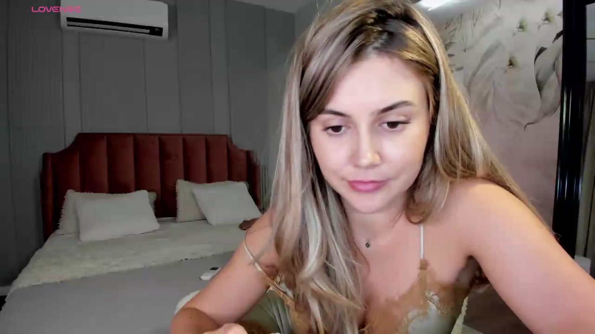 Gallery image thumbnail from NellieCutest's myfreecams stream on, 07/31/2026, 22:44 image 16 of 20