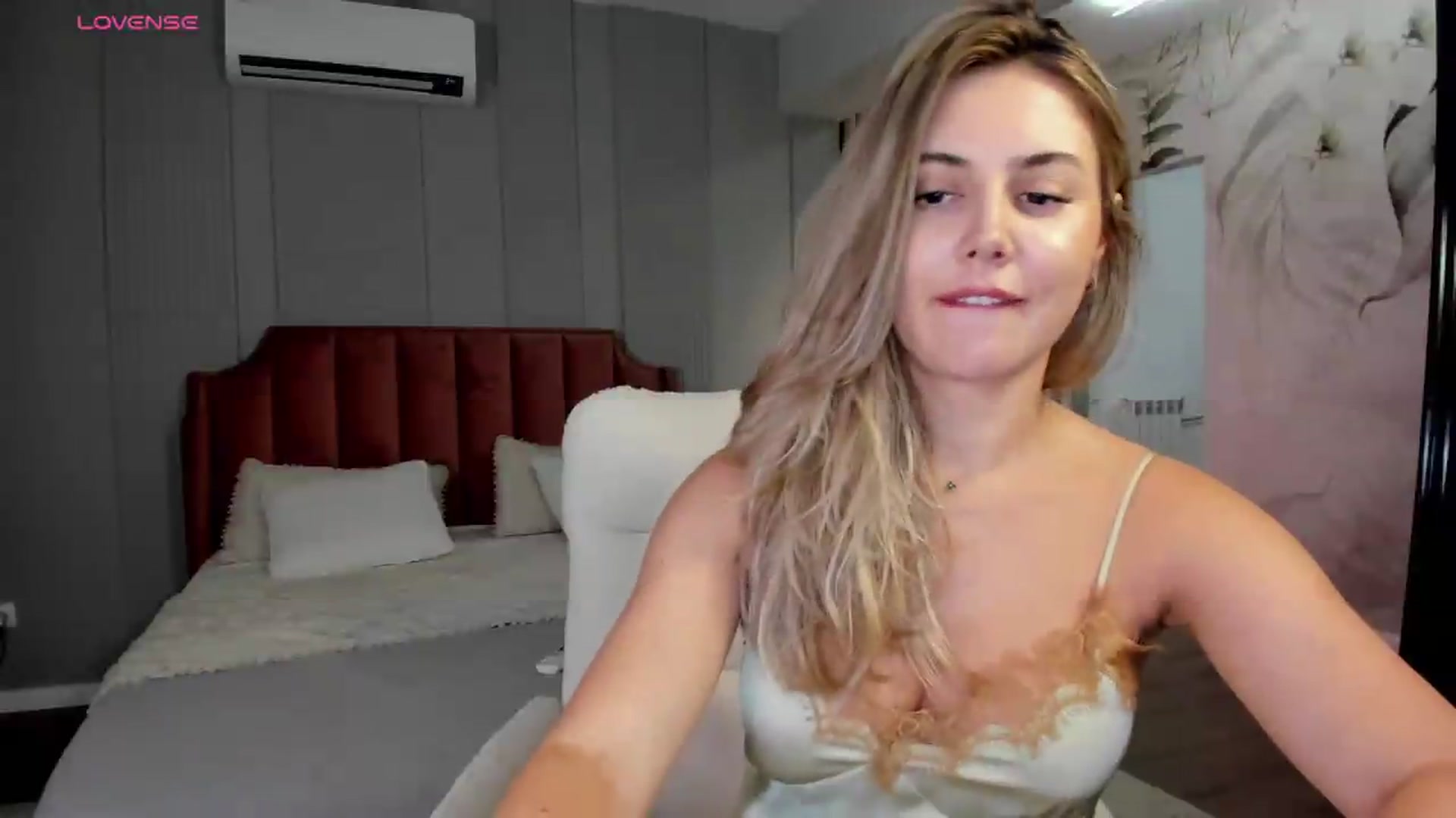 Gallery image thumbnail from NellieCutest's myfreecams stream on, 07/31/2026, 22:44 image 13 of 20