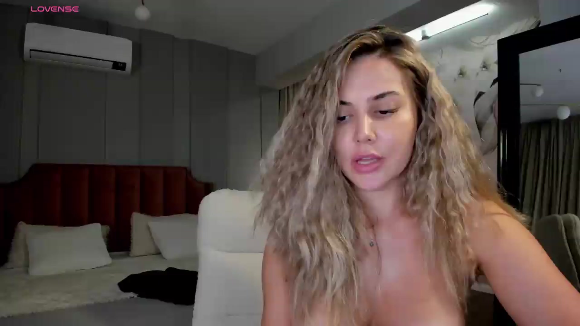 Gallery image thumbnail from NellieCutest's myfreecams stream on, 08/01/2026, 22:05 image 19 of 20