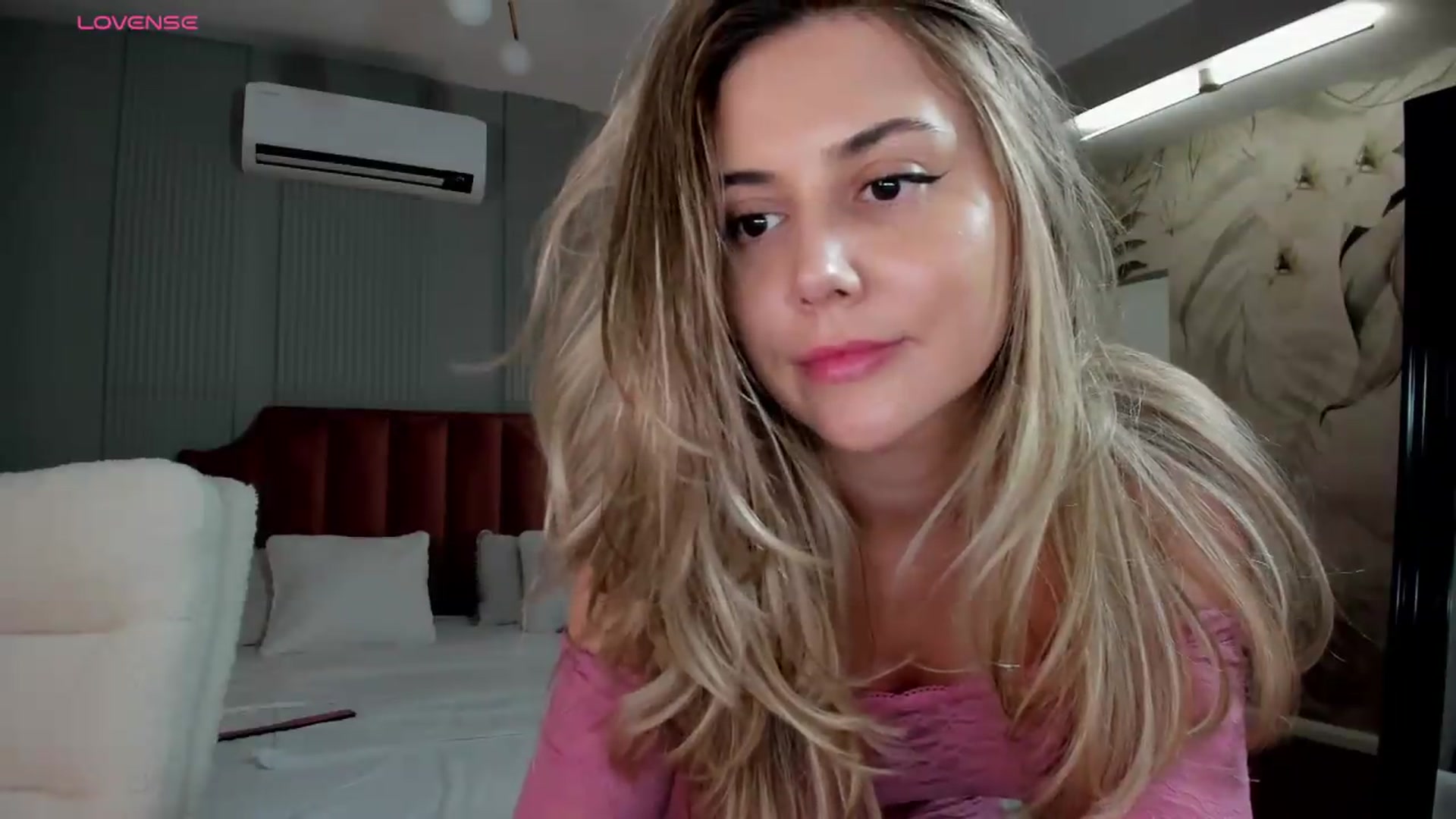 Gallery image thumbnail from NellieCutest's myfreecams stream on, 08/21/2026, 20:32 image 15 of 20