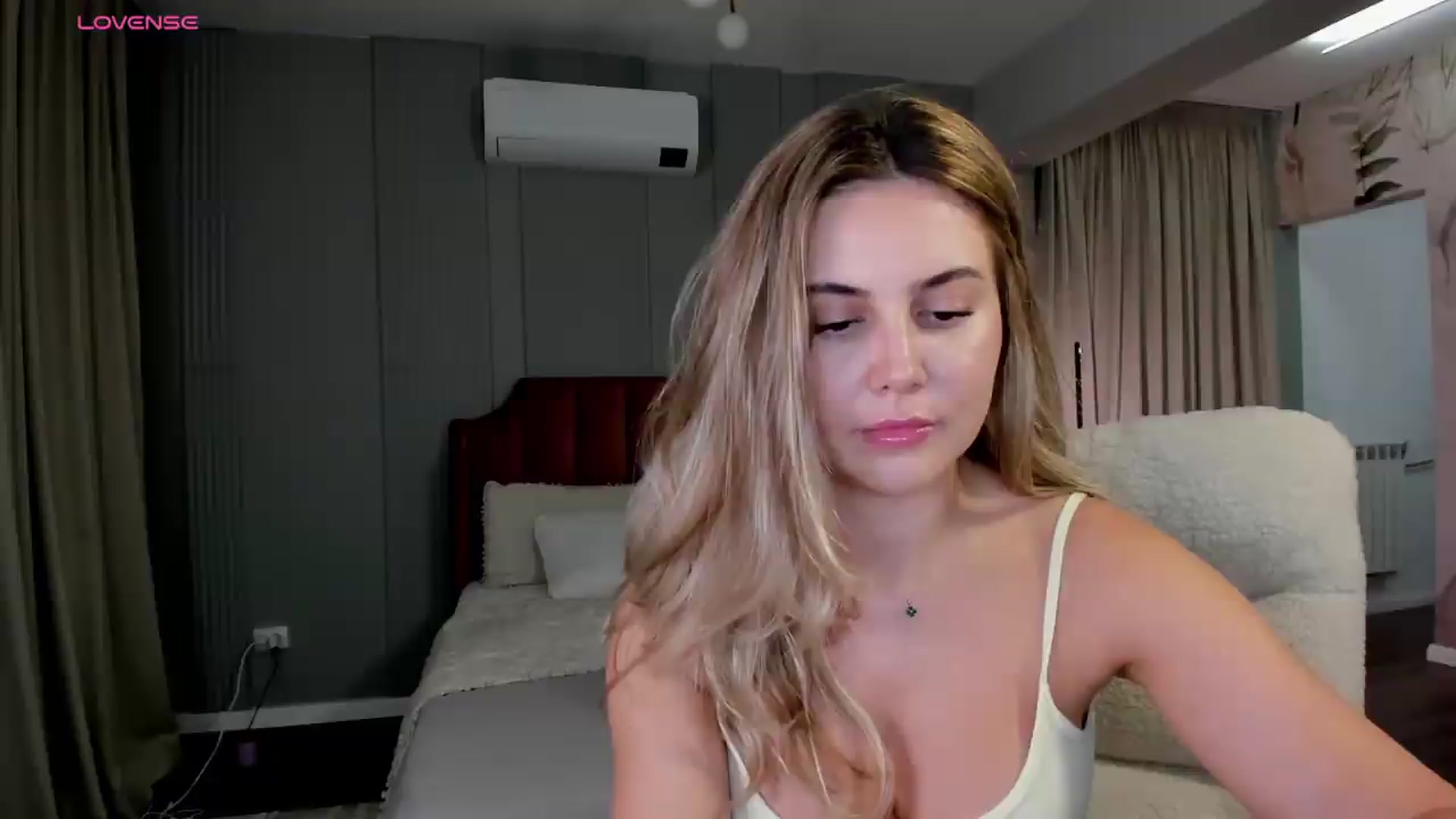 Gallery image thumbnail from Nelliebration's myfreecams stream on, 08/06/2026, 22:36 image 1 of 20