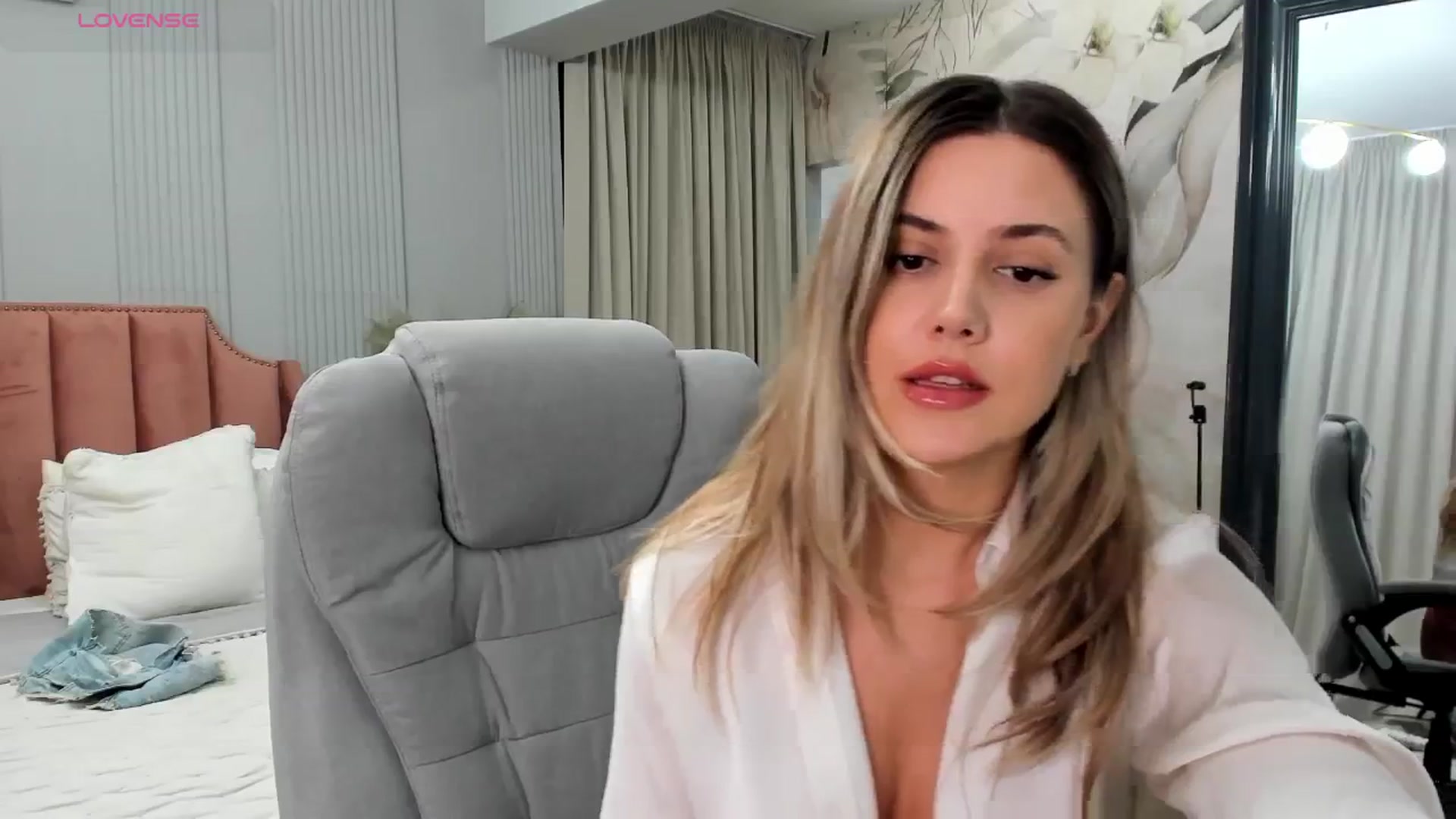 Gallery image thumbnail from NellsBdayGal's myfreecams stream on, 08/02/2025, 22:00 image 10 of 20
