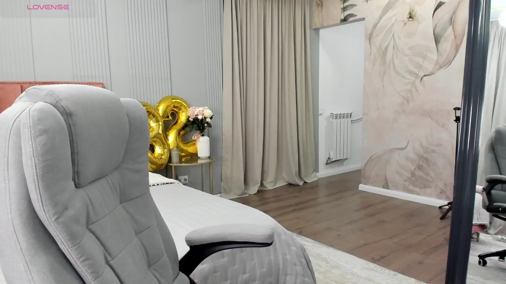 Gallery image thumbnail from NellsBdayGal's myfreecams stream on, 08/08/2025, 20:36 image 14 of 20