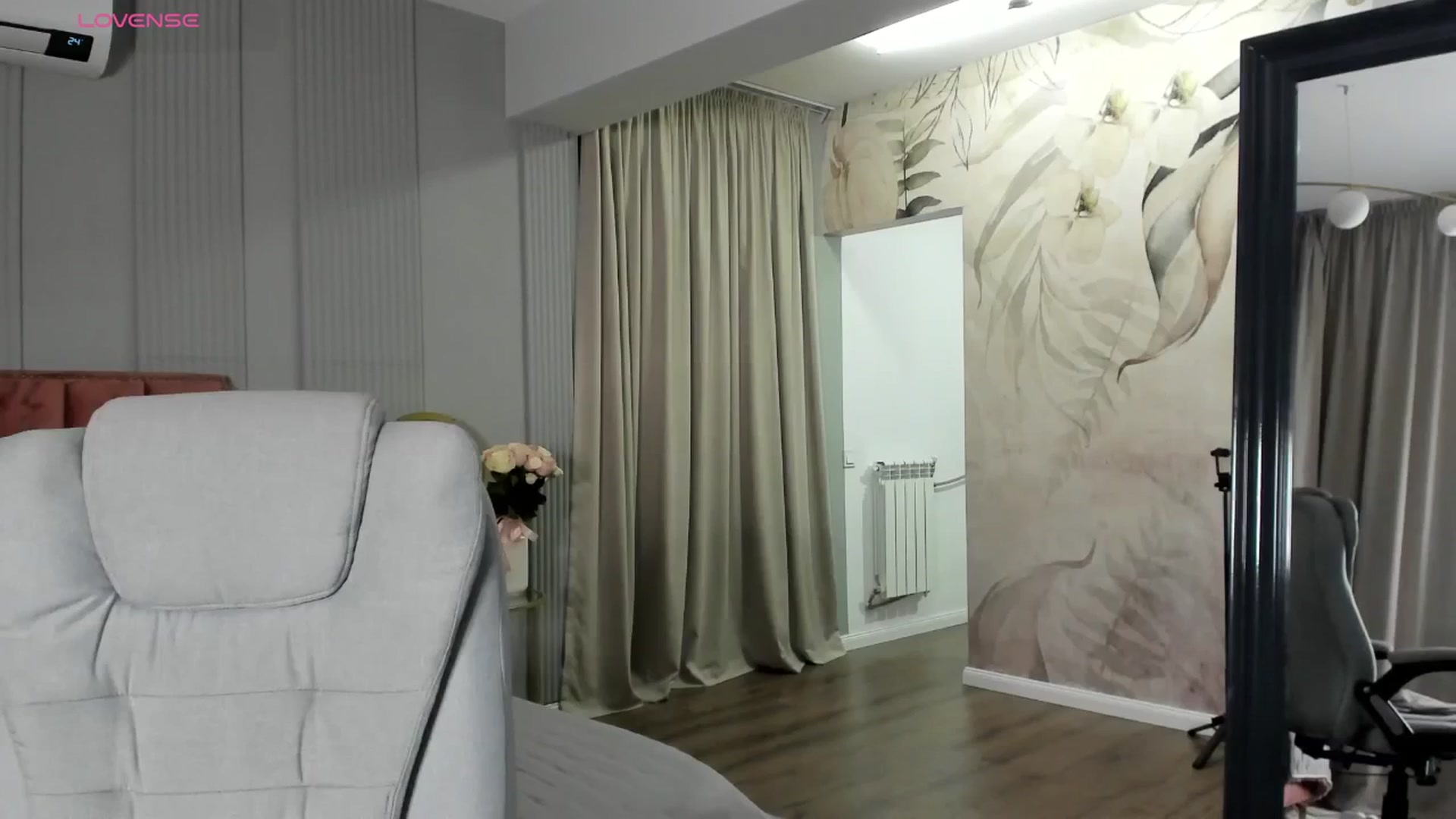 Gallery image thumbnail from NellsBdayGal's myfreecams stream on, 08/08/2025, 22:34 image 19 of 20