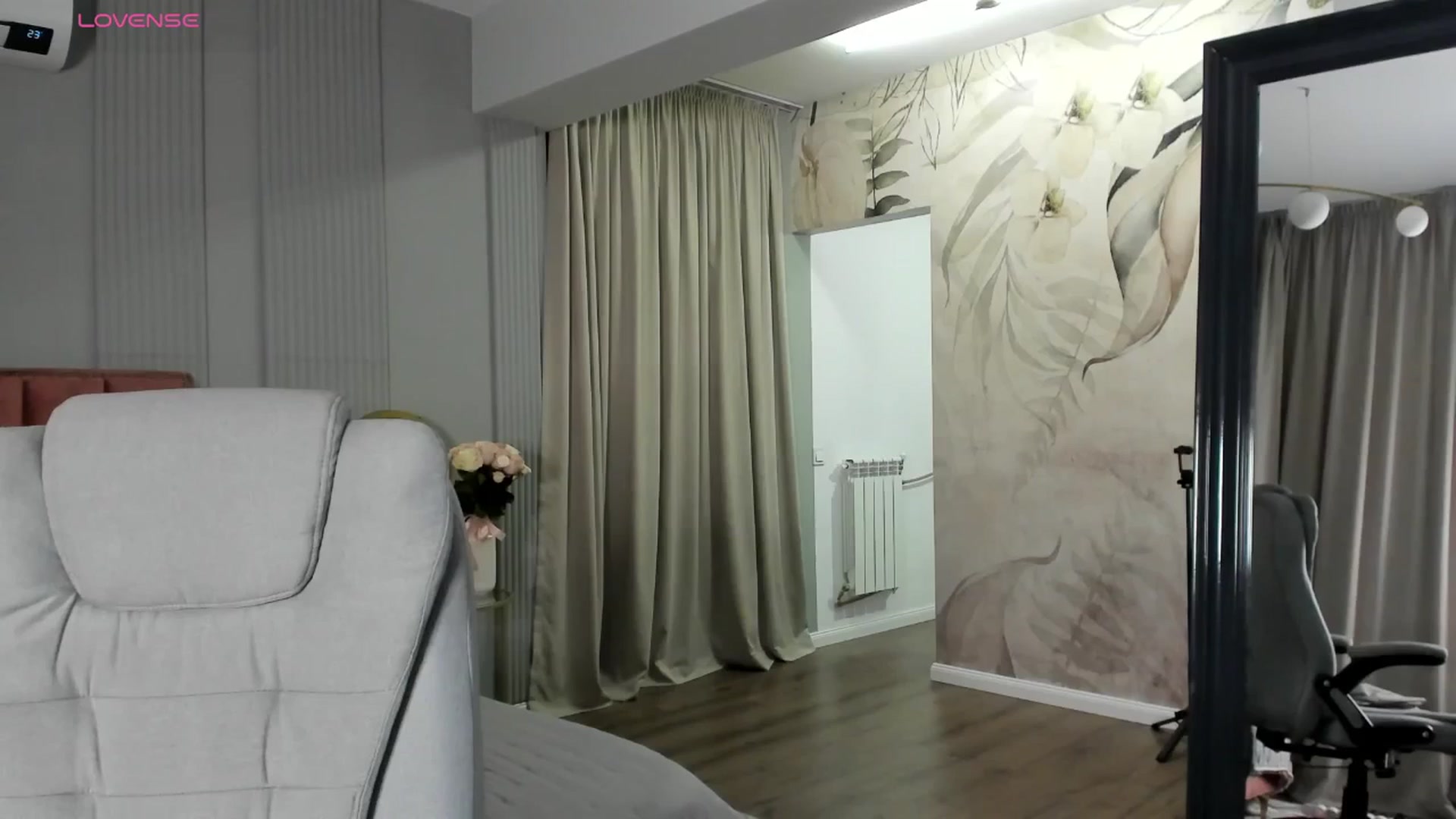 Gallery image thumbnail from NellsBdayGal's myfreecams stream on, 08/08/2025, 22:34 image 18 of 20