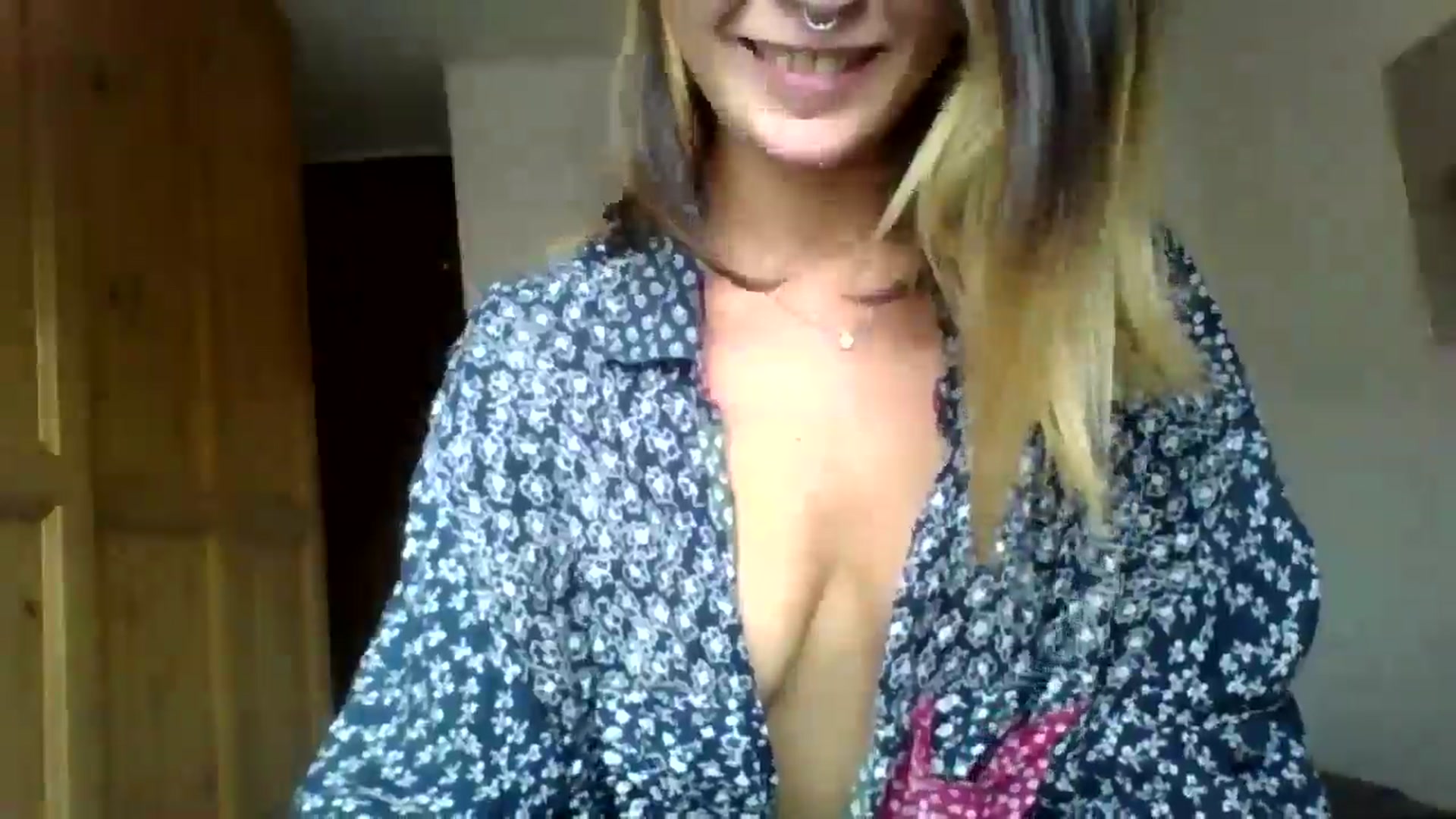 Gallery image thumbnail from Nenalight's myfreecams stream on, 10/29/2025, 15:32 image 3 of 20