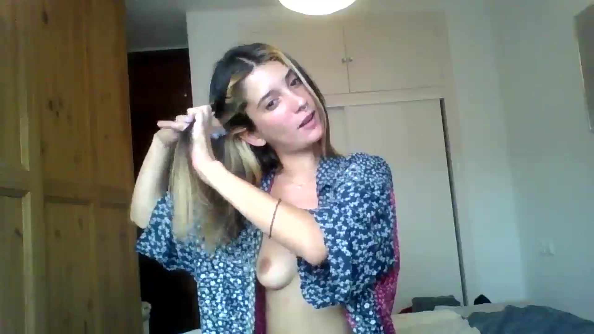 Gallery image thumbnail from Nenalight's myfreecams stream on, 10/29/2025, 15:32 image 10 of 20