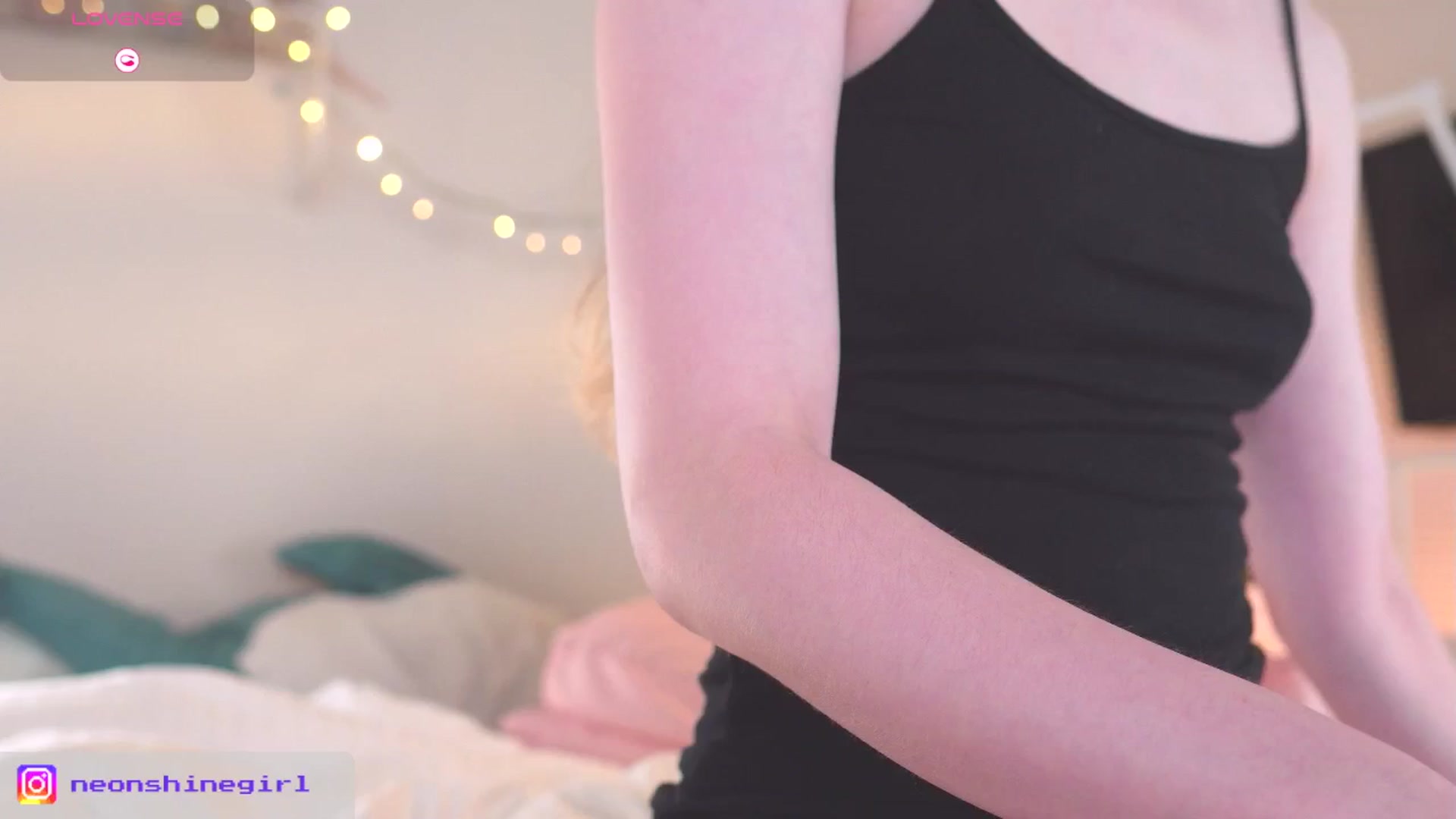 Gallery image thumbnail from NeonShine's myfreecams stream on, 07/27/2025, 10:27 image 4 of 20