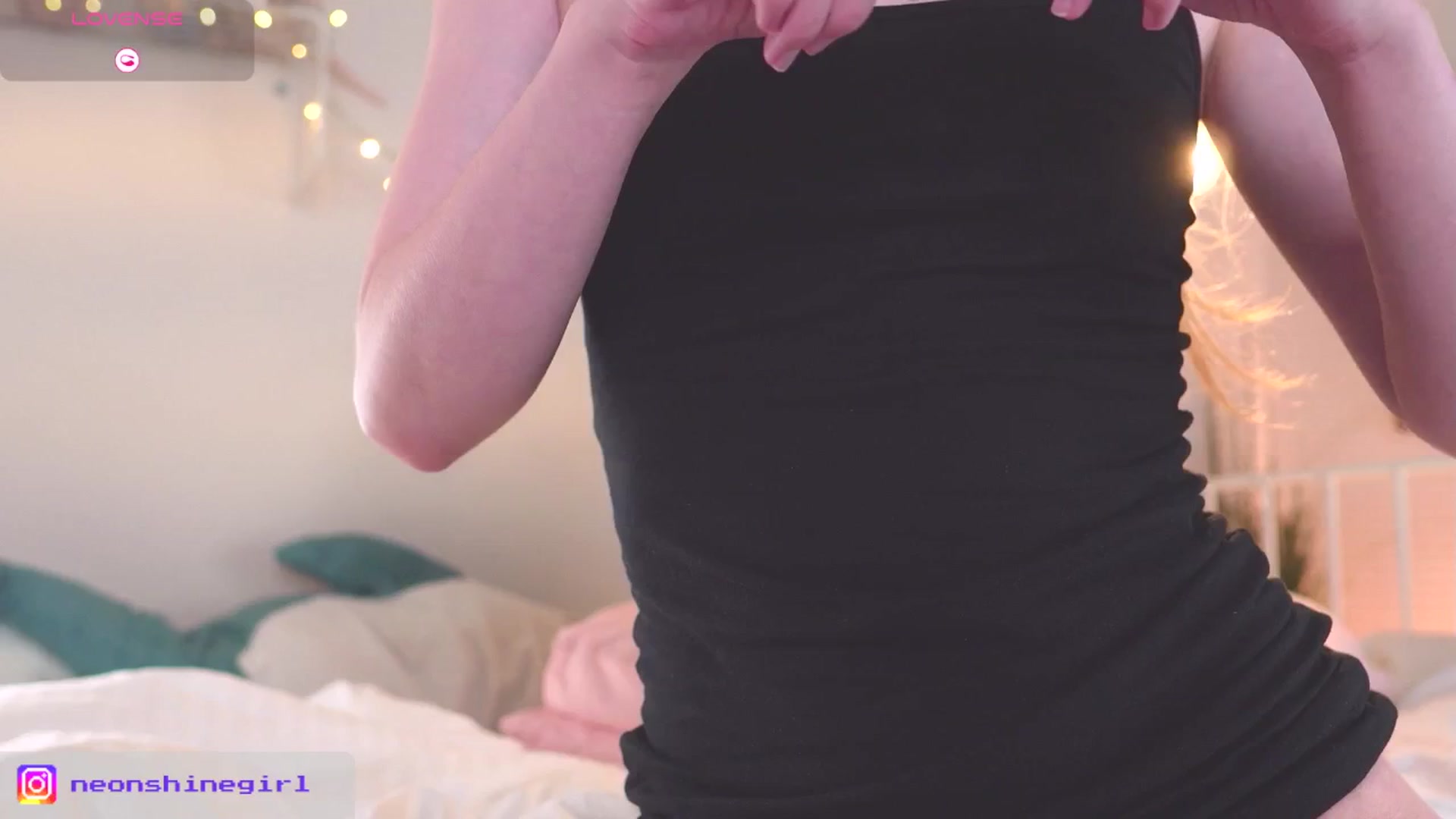 Gallery image thumbnail from NeonShine's myfreecams stream on, 07/27/2025, 10:27 image 5 of 20