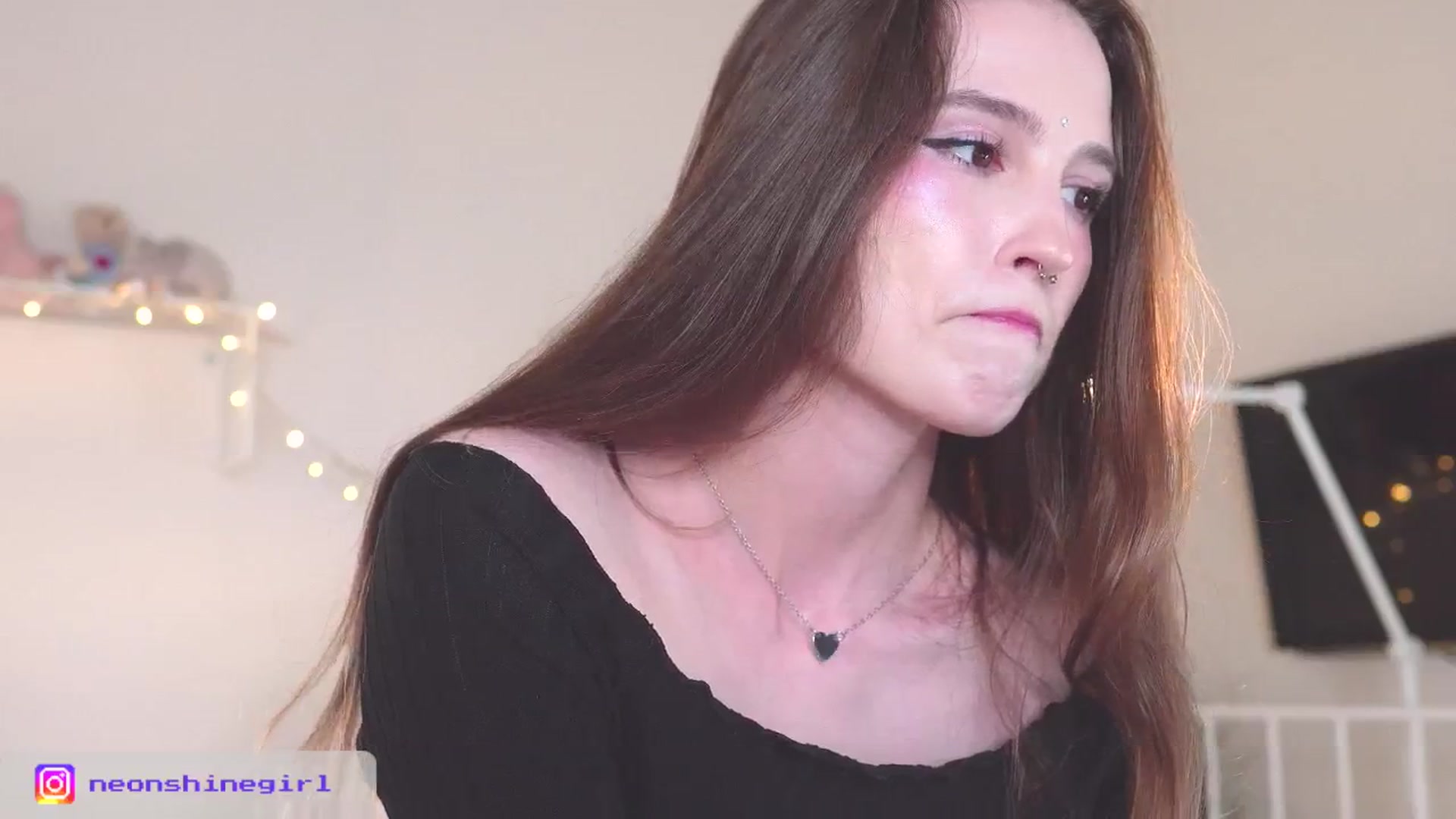 Gallery image thumbnail from NeonShine's myfreecams stream on, 09/21/2025, 08:17 image 15 of 20