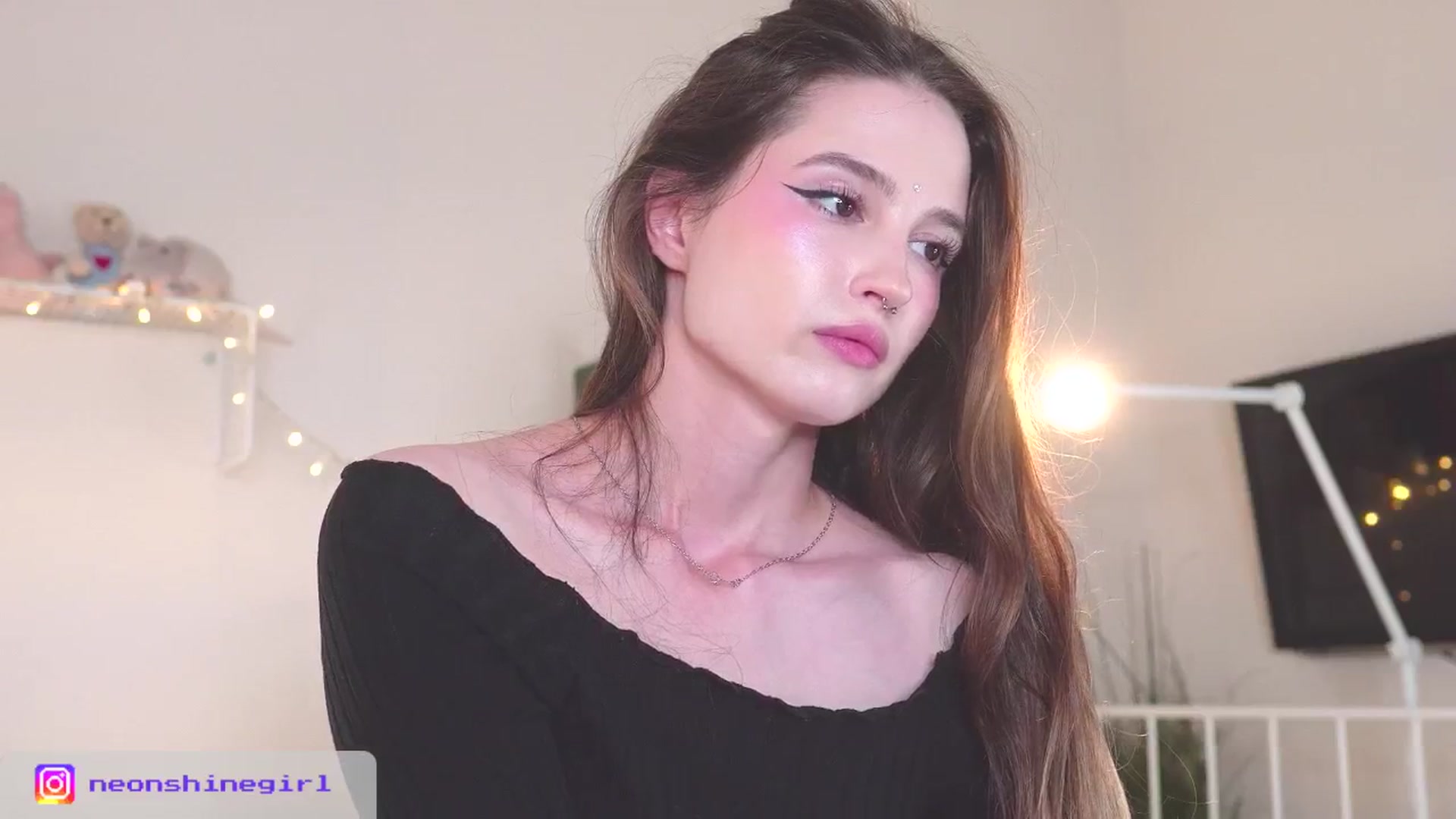 Gallery image thumbnail from NeonShine's myfreecams stream on, 09/21/2025, 08:17 image 19 of 20