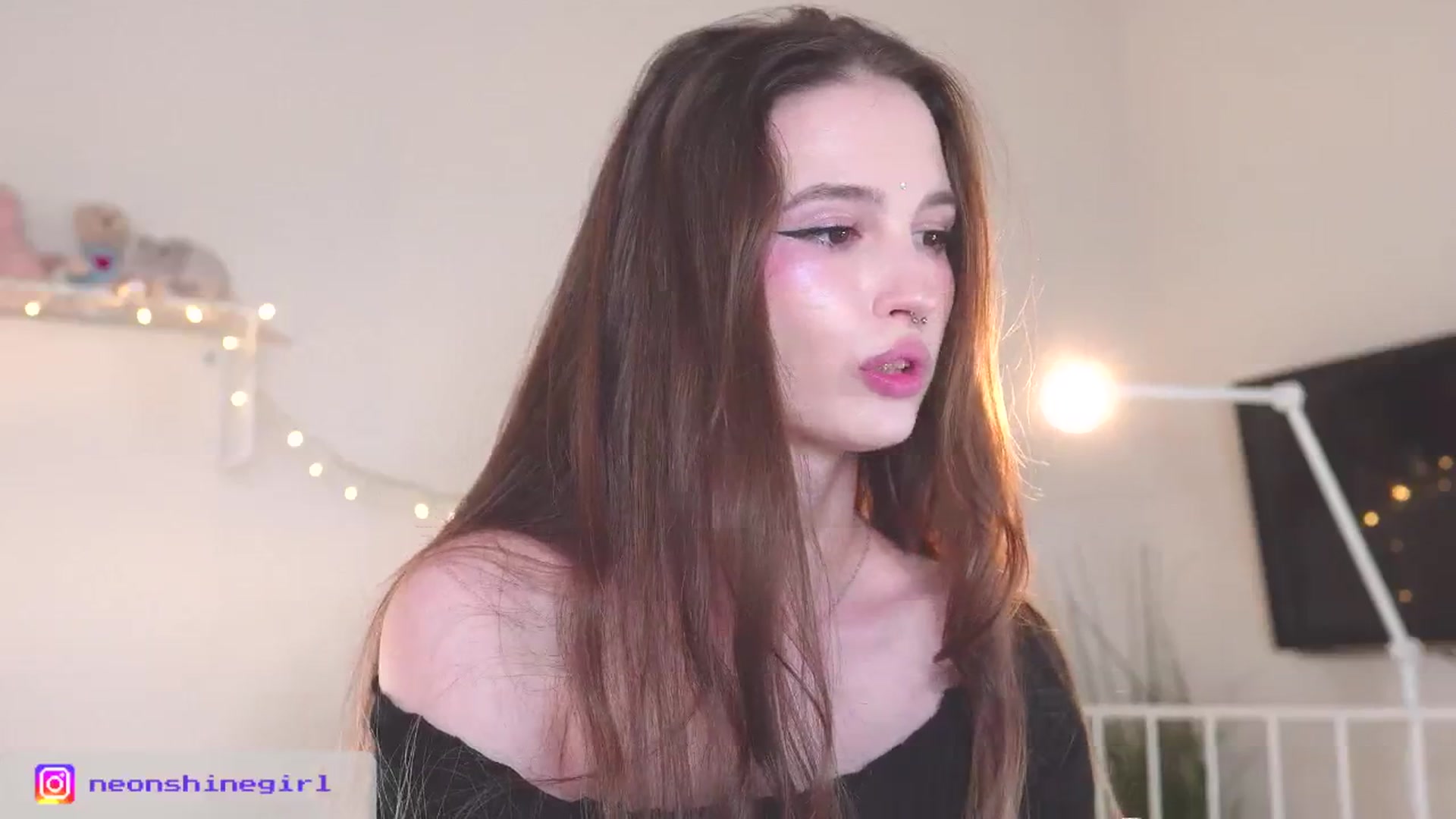 Gallery image thumbnail from NeonShine's myfreecams stream on, 09/21/2025, 08:17 image 20 of 20