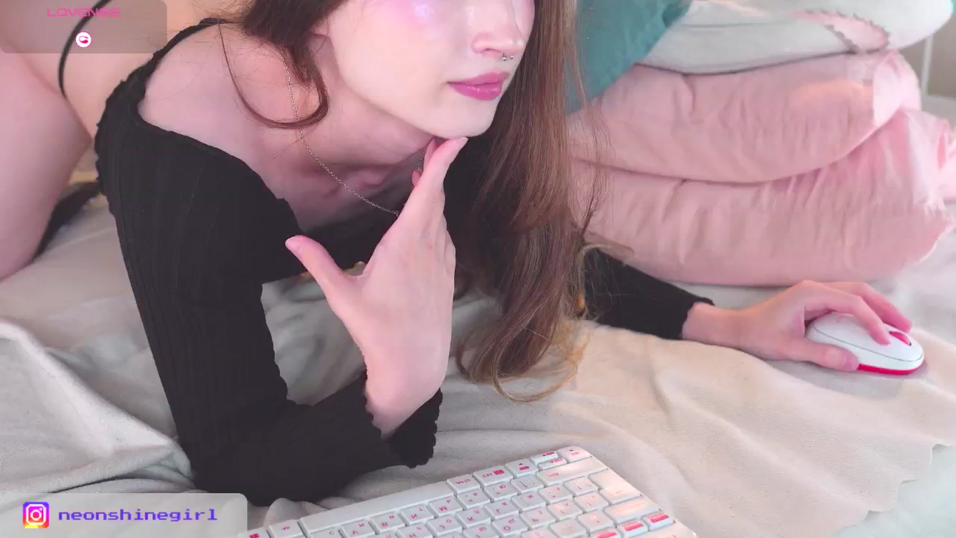 Gallery image thumbnail from NeonShine's myfreecams stream on, 09/21/2025, 11:02 image 16 of 20