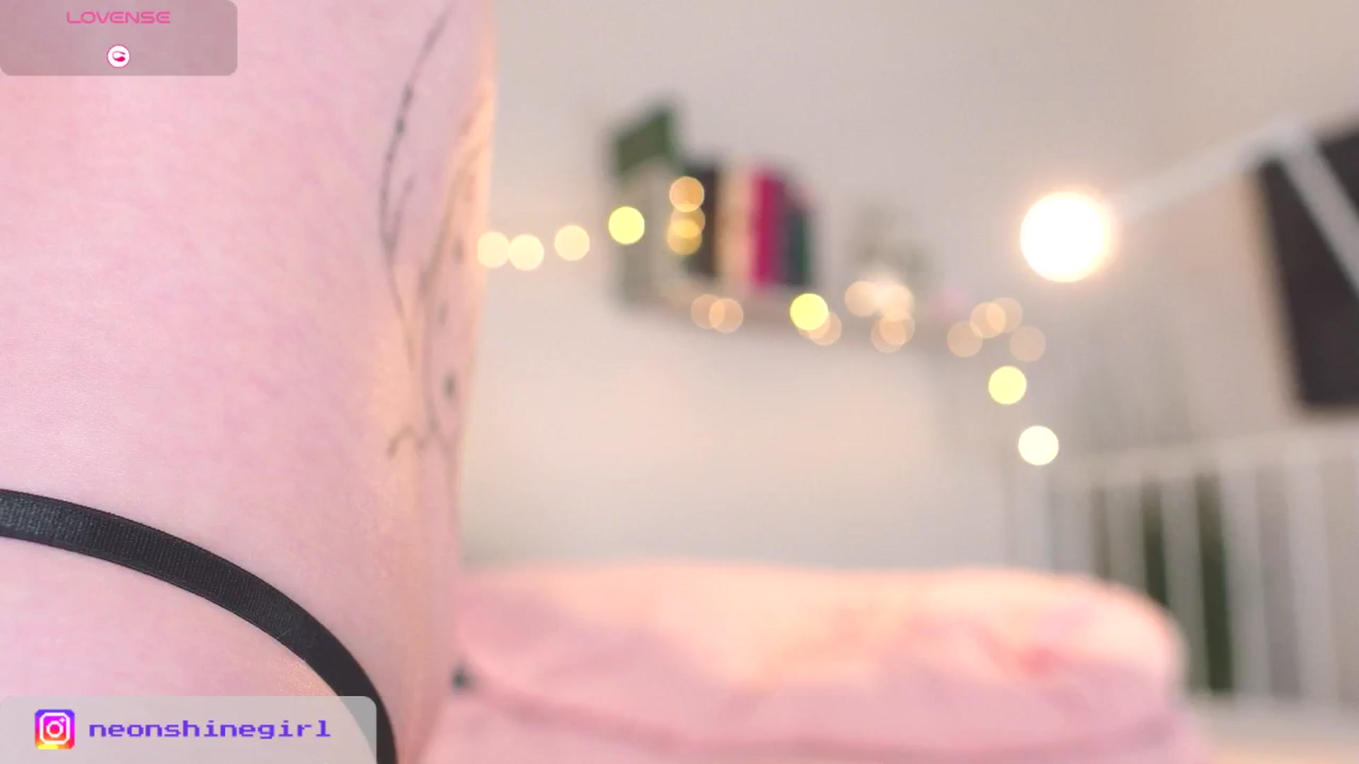 Gallery image thumbnail from NeonShine's myfreecams stream on, 09/21/2025, 12:10 image 11 of 20