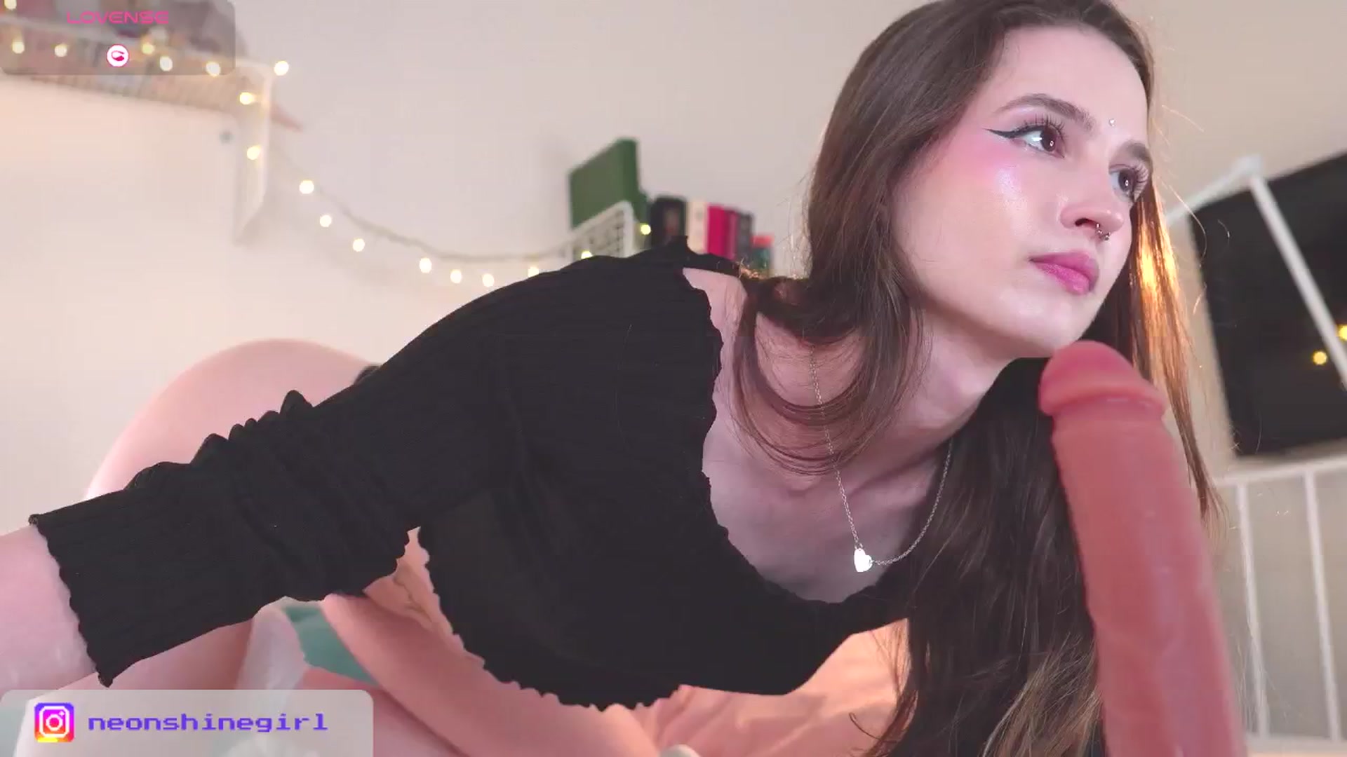 Gallery image thumbnail from NeonShine's myfreecams stream on, 09/21/2025, 12:10 image 1 of 20