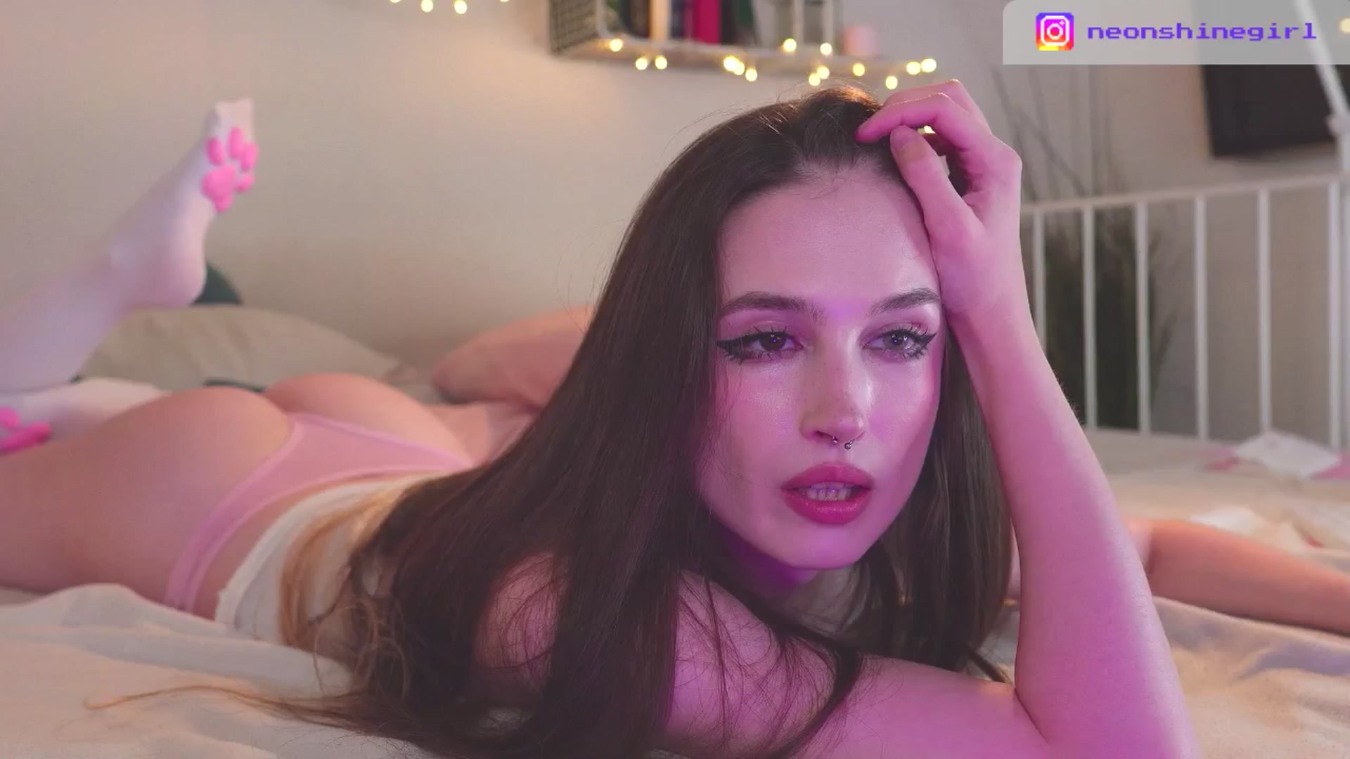 Gallery image thumbnail from NeonShine's myfreecams stream on, 10/06/2025, 10:18 image 5 of 20